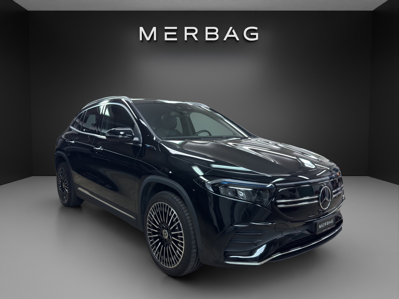 MERCEDES-BENZ EQA 300 AMG Line 4Matic-image-5