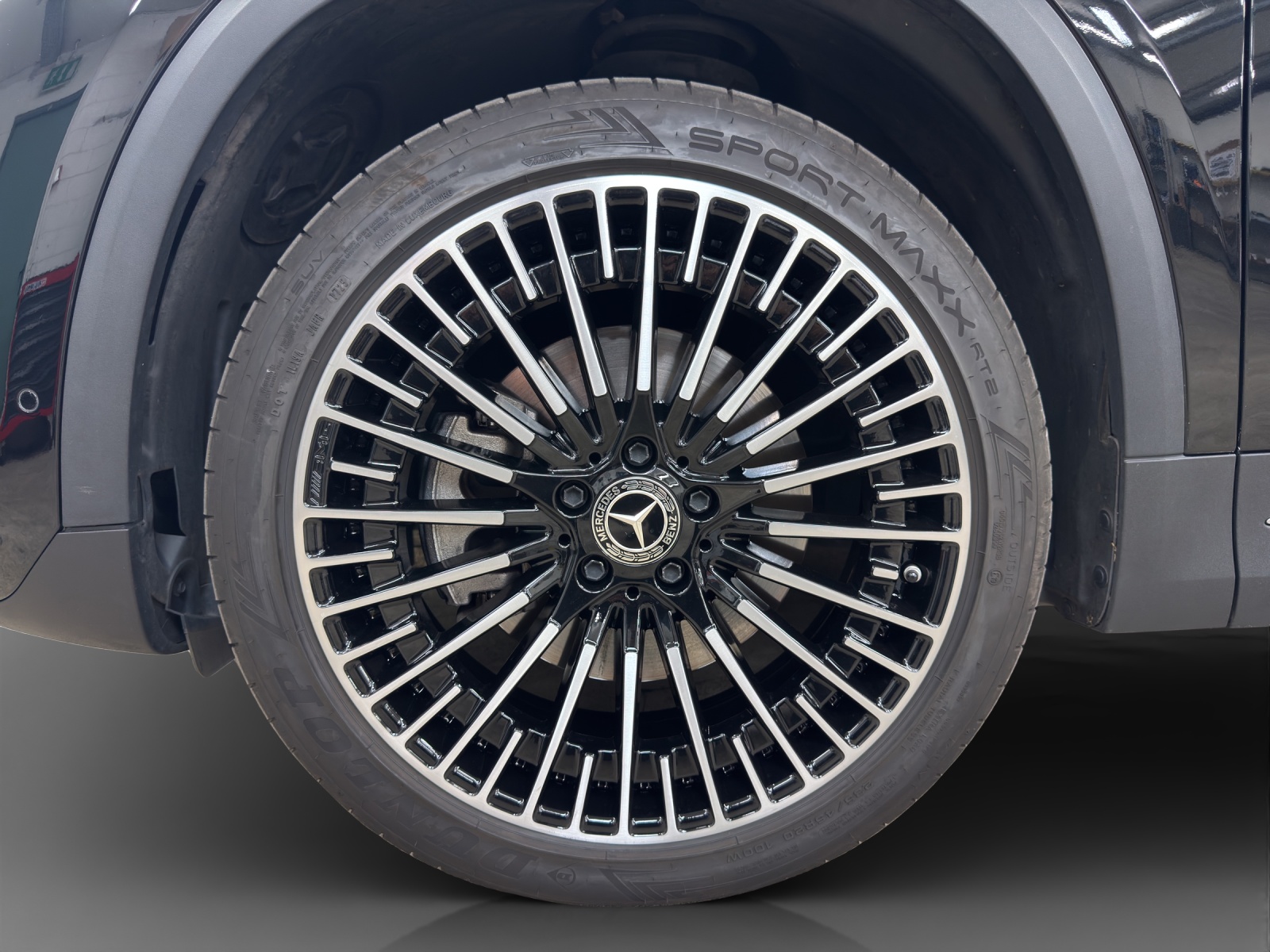 MERCEDES-BENZ EQA 300 AMG Line 4Matic-image-7