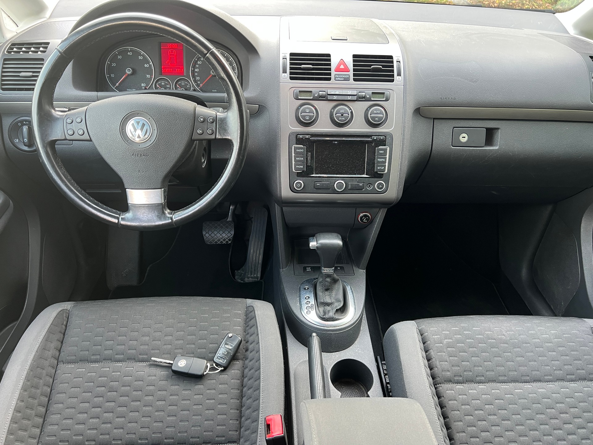 VW Touran 1.4 TSI Trendline DSG-image-4