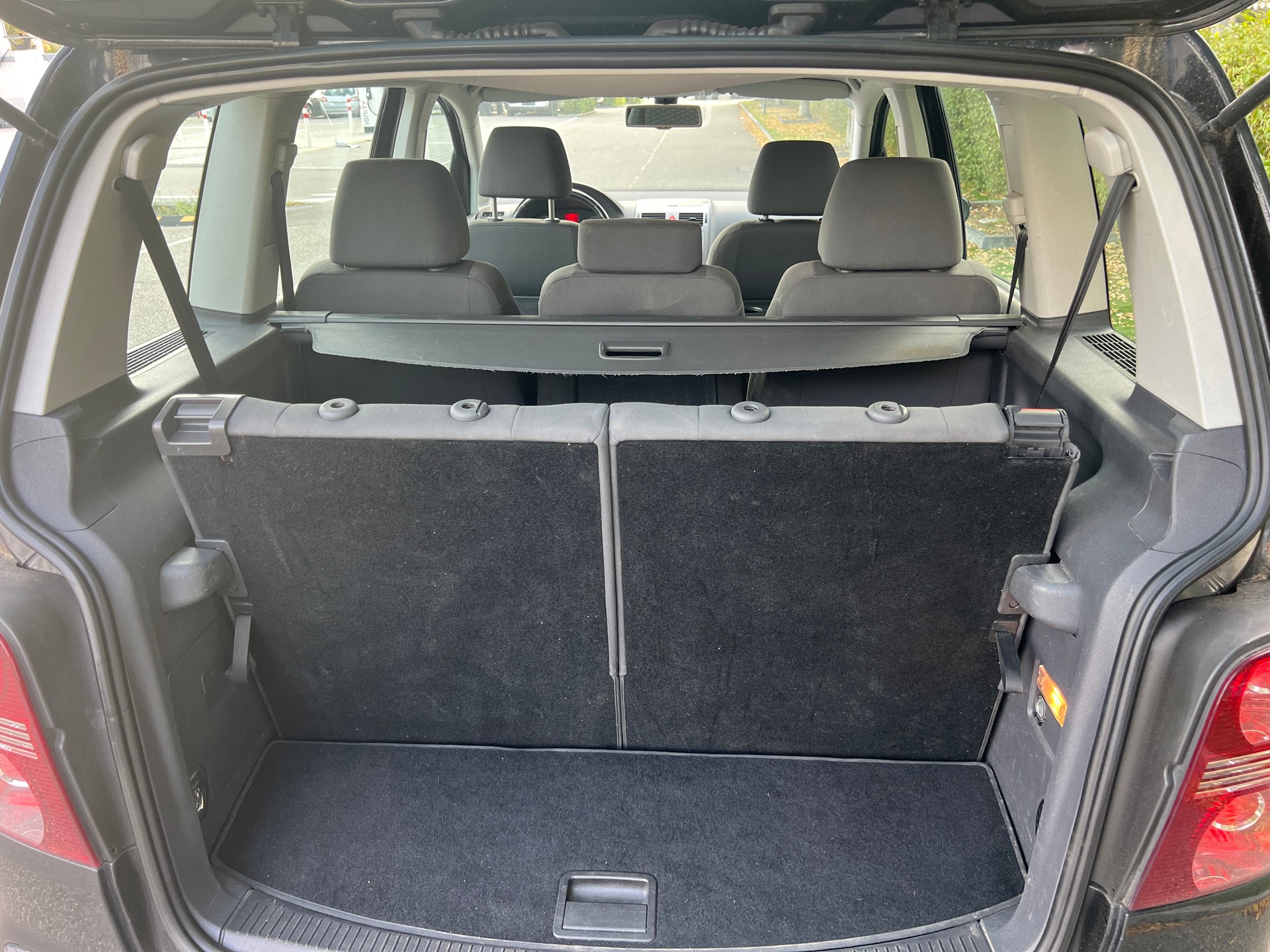 VW Touran 1.4 TSI Trendline DSG-image-11