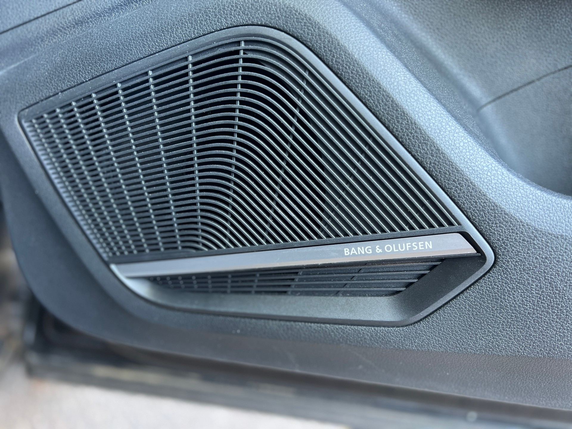 AUDI SQ2 TFSI quattro S-tronic-image-8