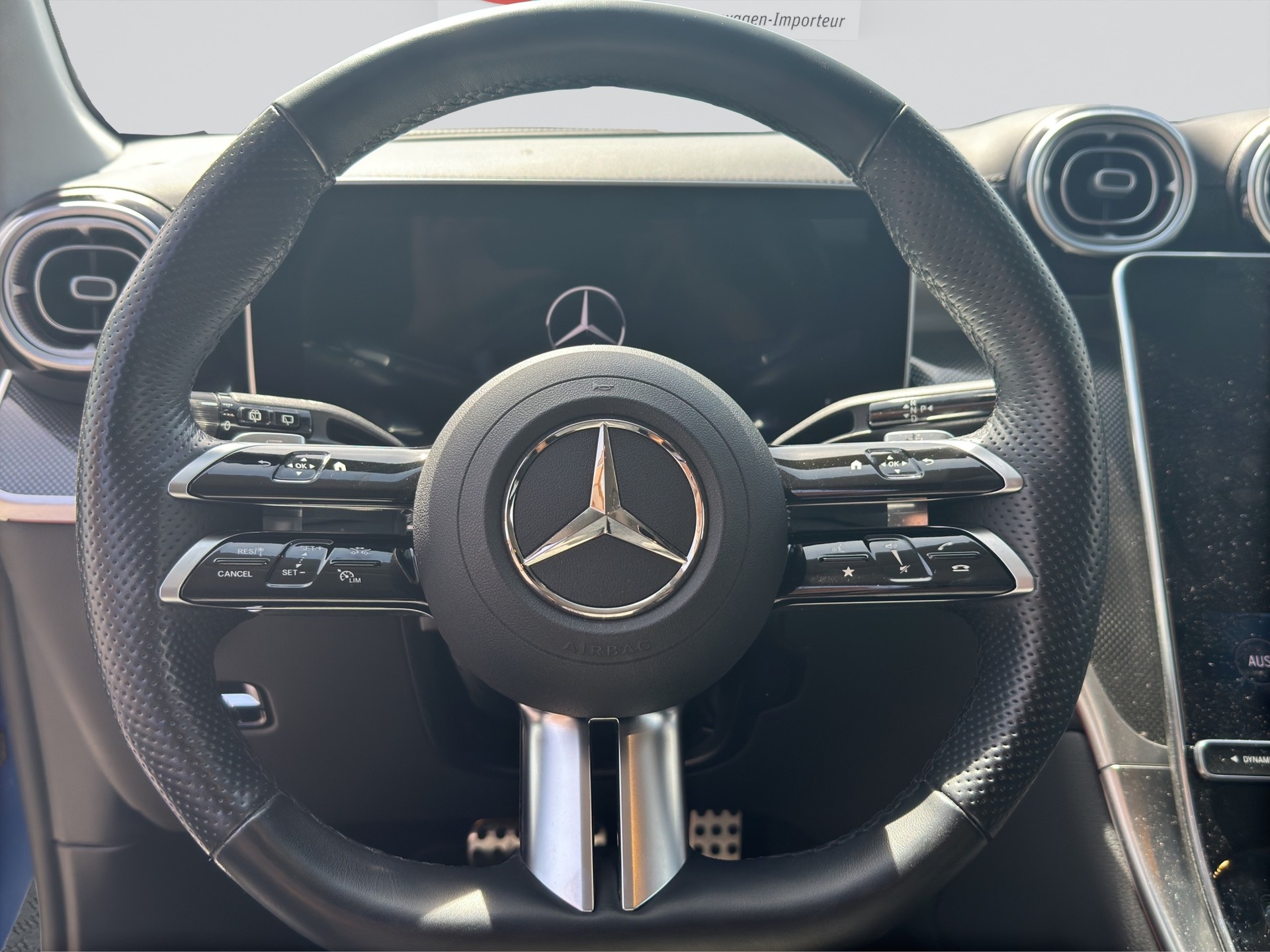 MERCEDES-BENZ GLC 220 d 4Matic AMG Line Night 9G-Tronic-image-13