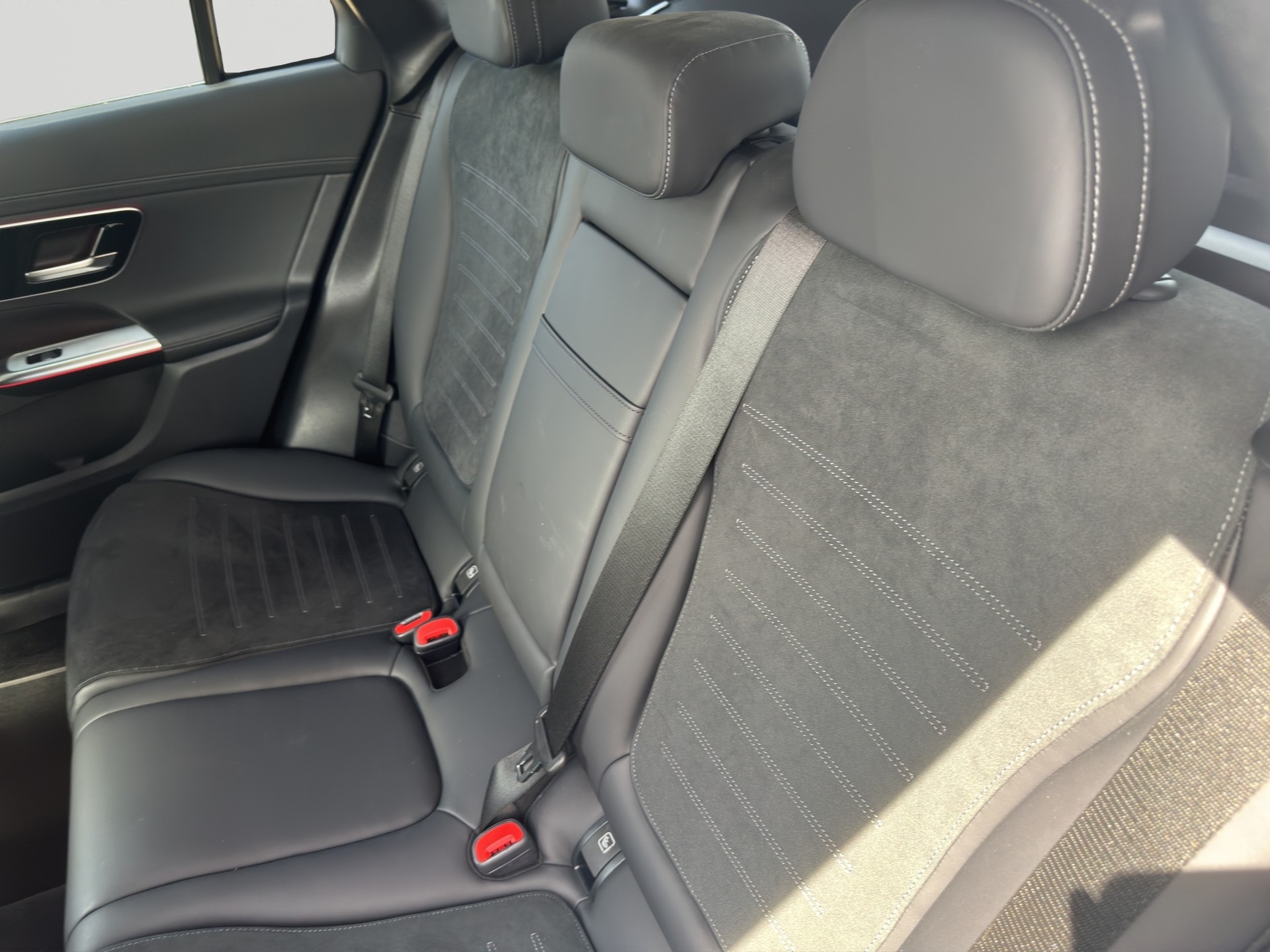 MERCEDES-BENZ GLC 220 d 4Matic AMG Line Night 9G-Tronic-image-14