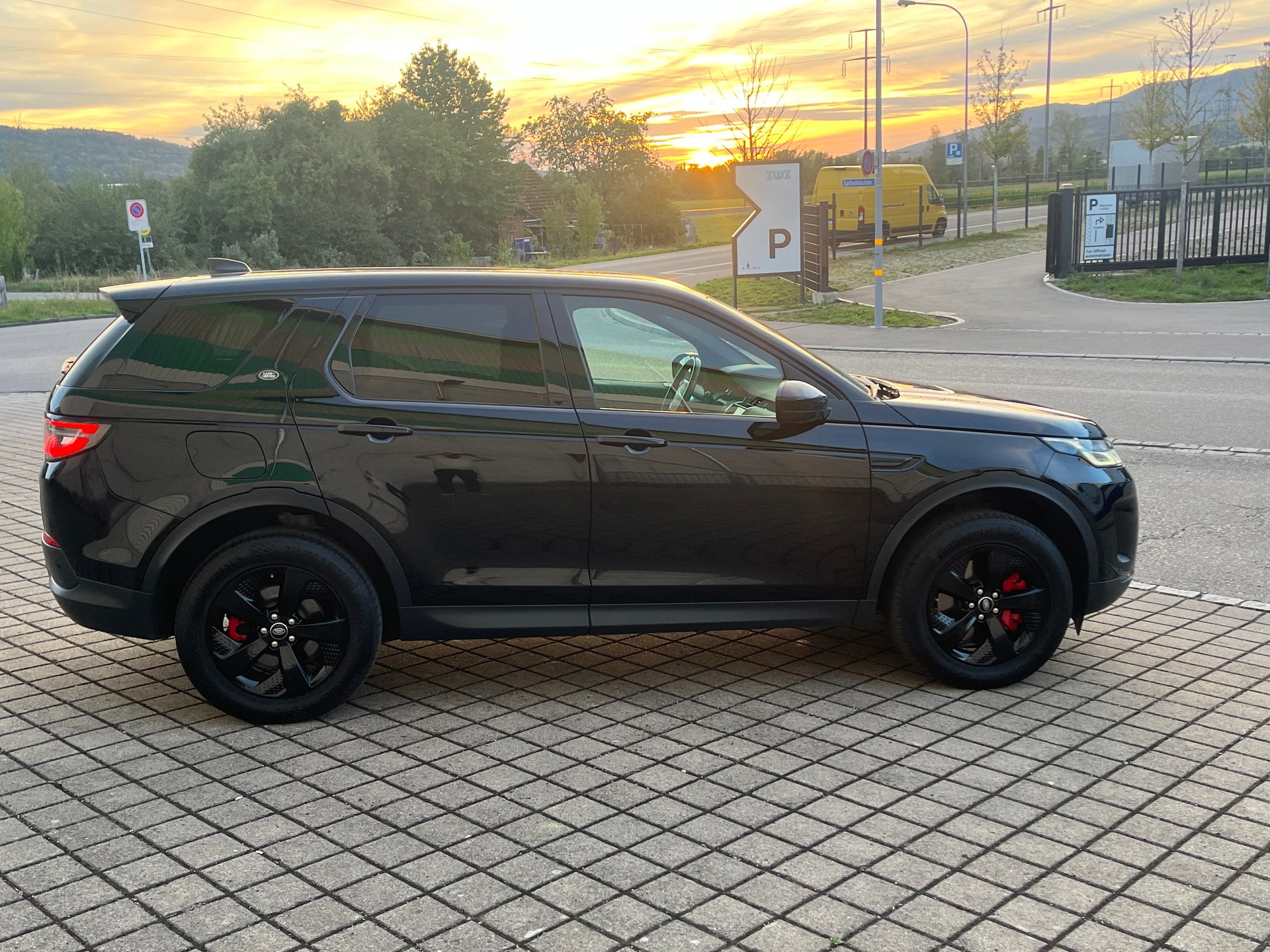 LAND ROVER Discovery Sport R Dyn. D150 2.0D I4 MHEV S AWD AT9-image-2
