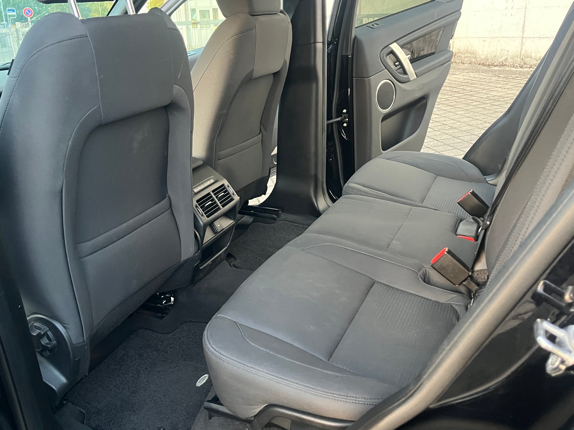 LAND ROVER Discovery Sport R Dyn. D150 2.0D I4 MHEV S AWD AT9-image-13