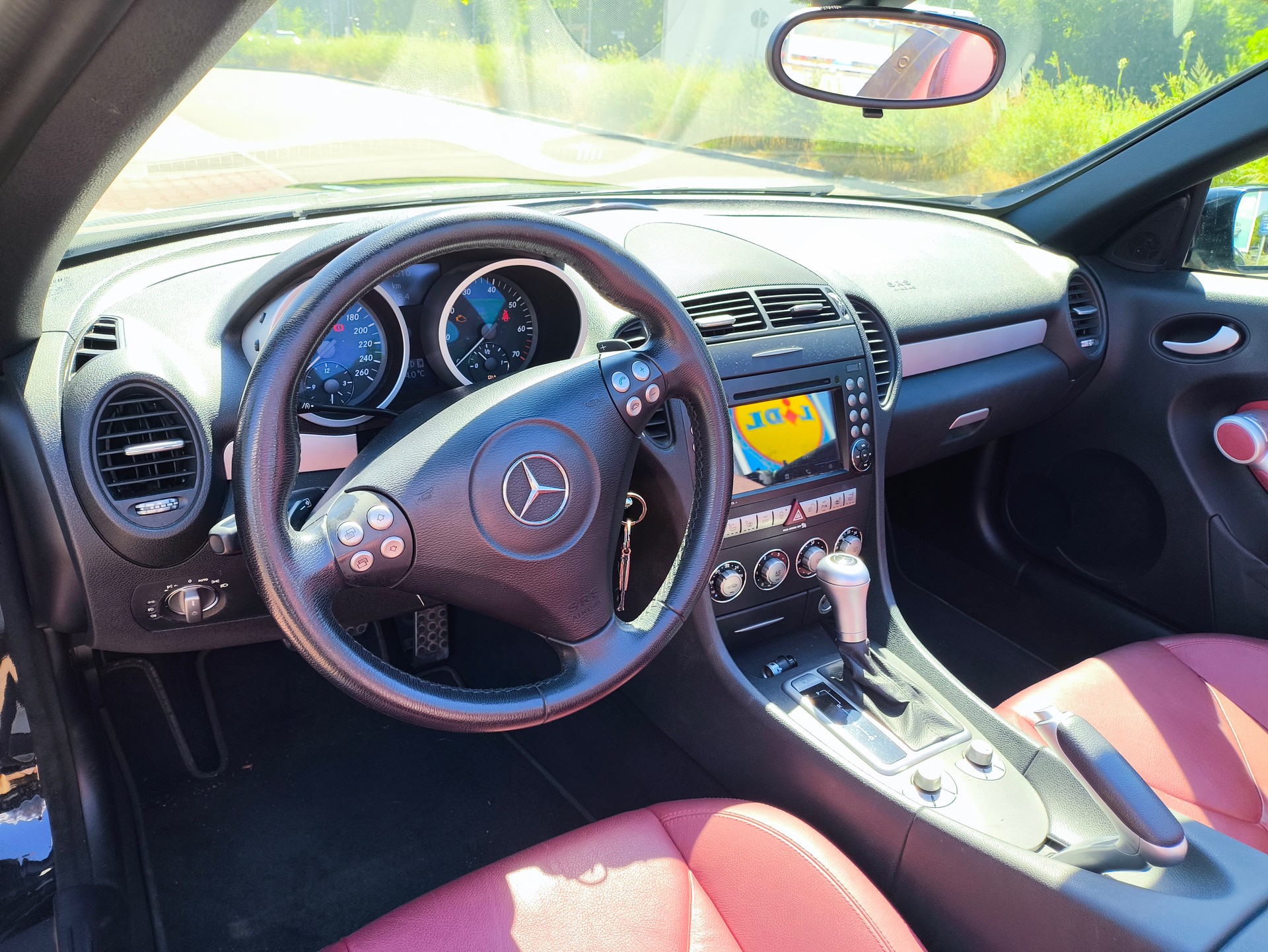 MERCEDES-BENZ SLK 200-image-13
