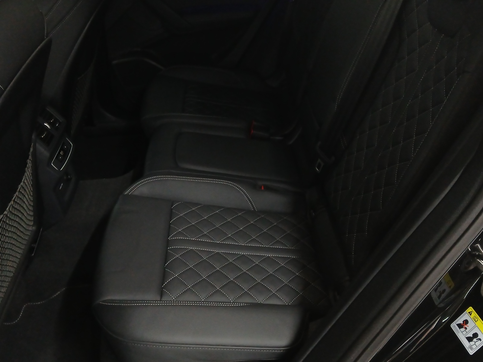 AUDI Q5 Sportback 40 TDI Blackedition quattro S-tronic-image-11
