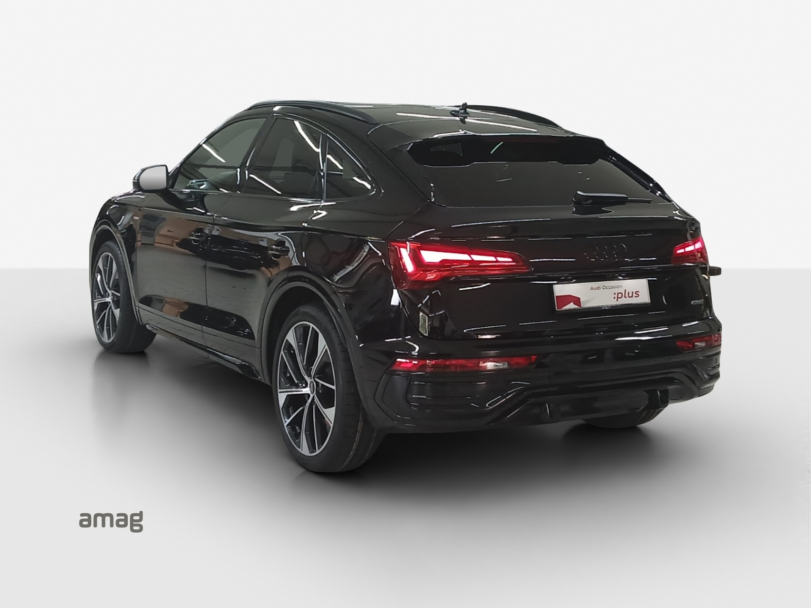 AUDI Q5 Sportback 40 TDI Blackedition quattro S-tronic-image-2