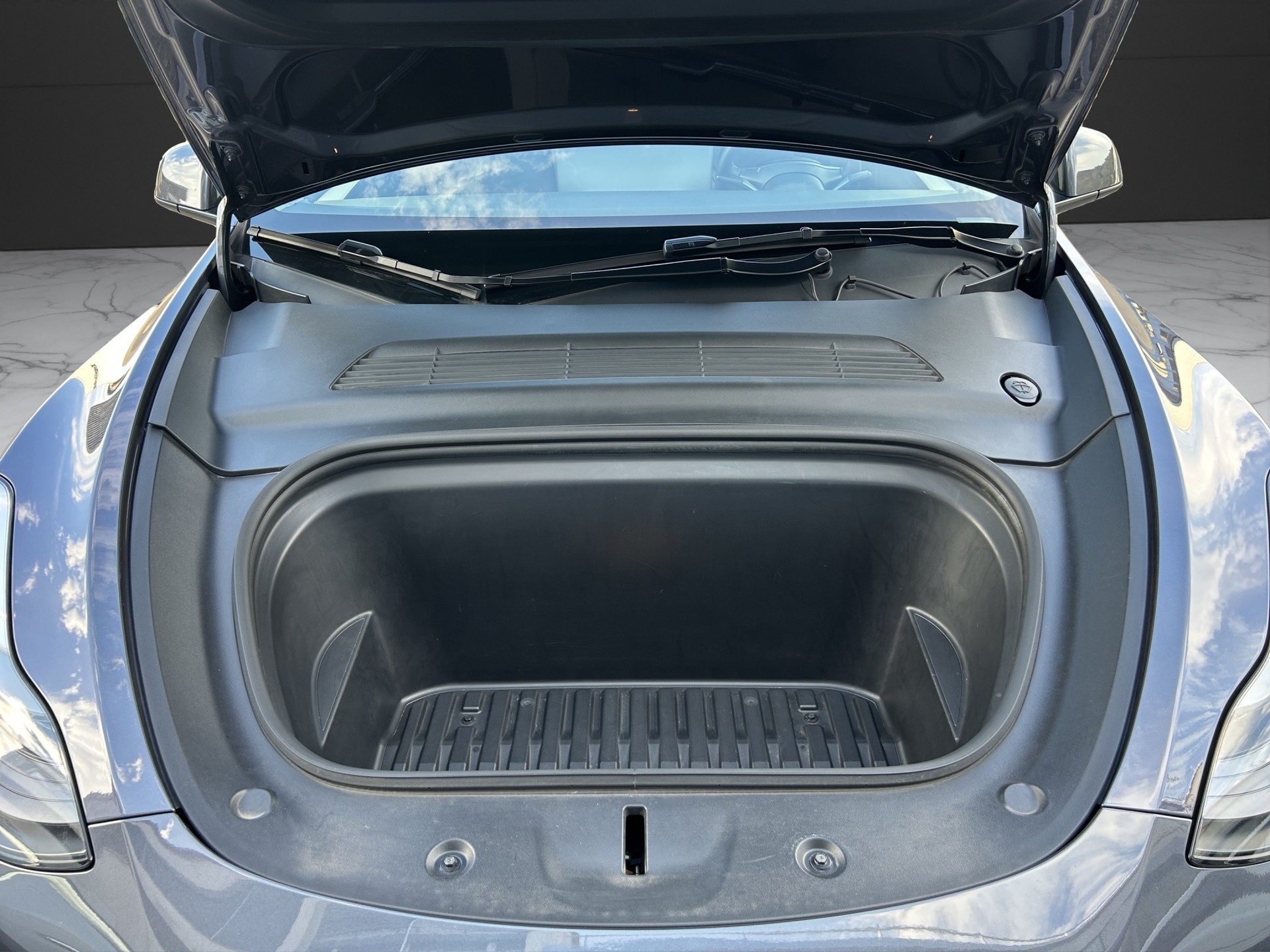 TESLA Model Y Long Range Dual Motor AWD-image-13