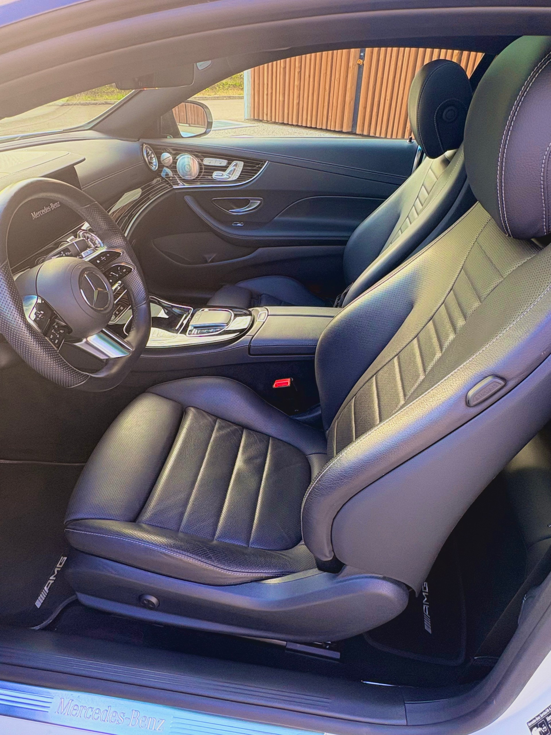 MERCEDES-BENZ E 200 AMG Line 4matic-image-5