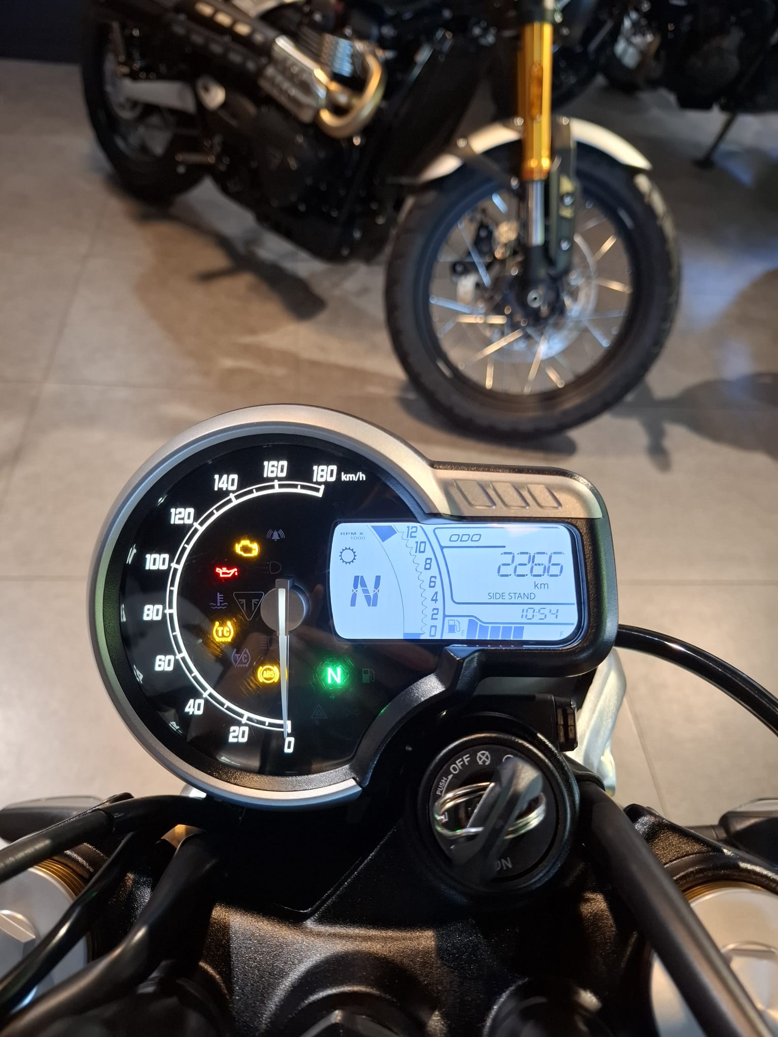 TRIUMPH Speed 400-image-6