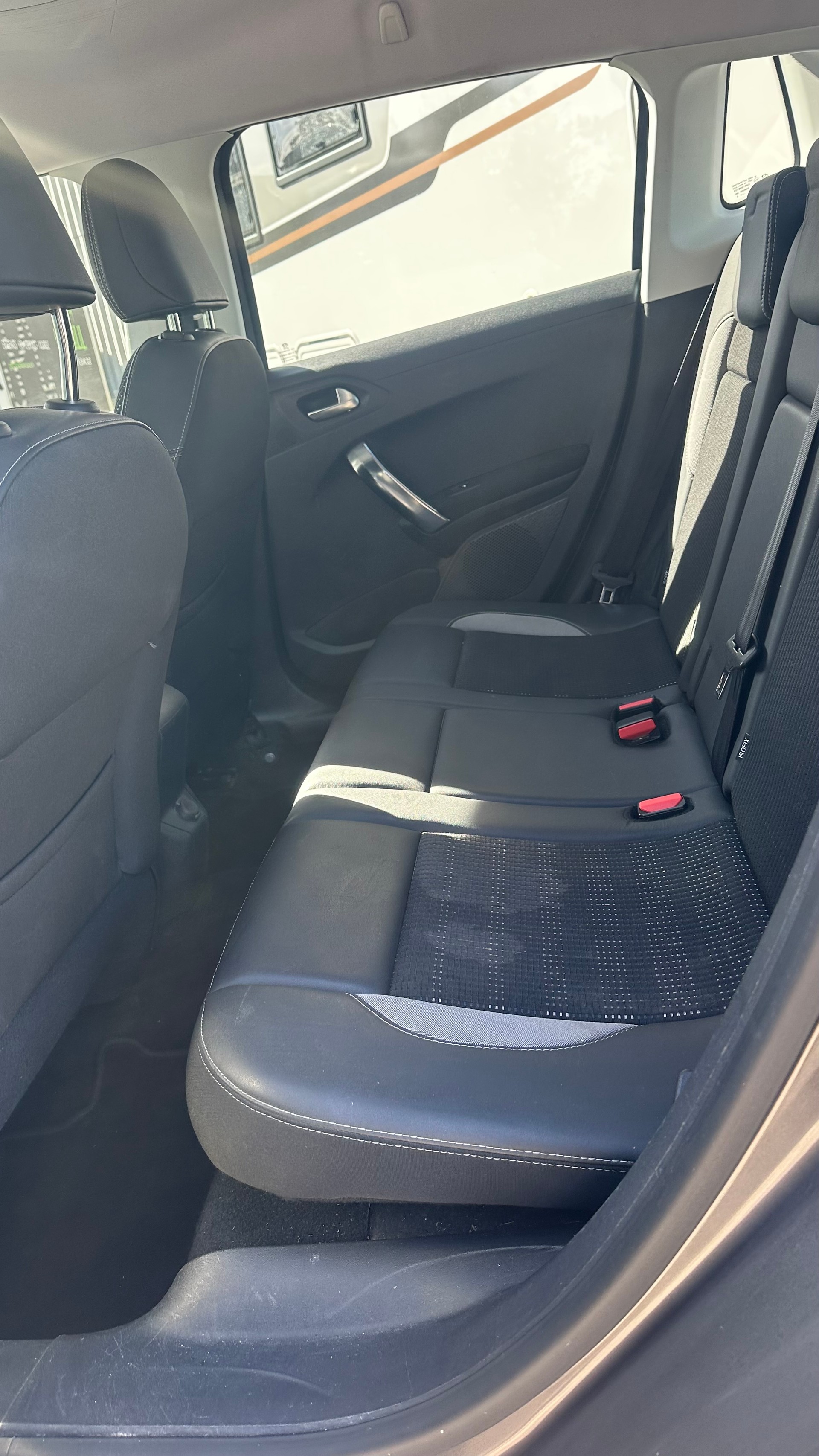 PEUGEOT 2008 1.2 PureTech Allure-image-6