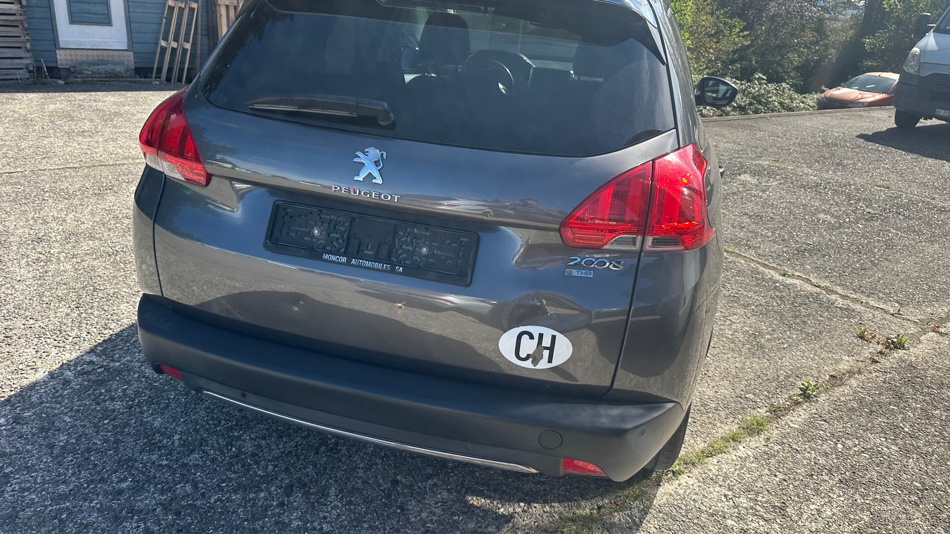 PEUGEOT 2008 1.2 PureTech Allure-image-9