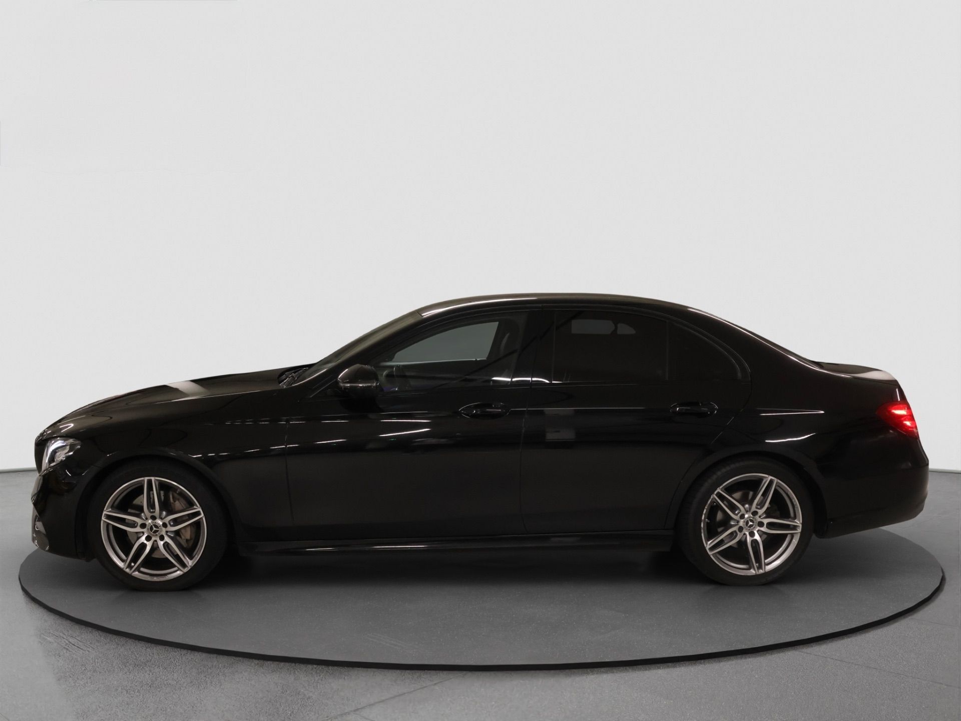 MERCEDES-BENZ E 220 E-Klasse E 220 d AMG Line-image-1