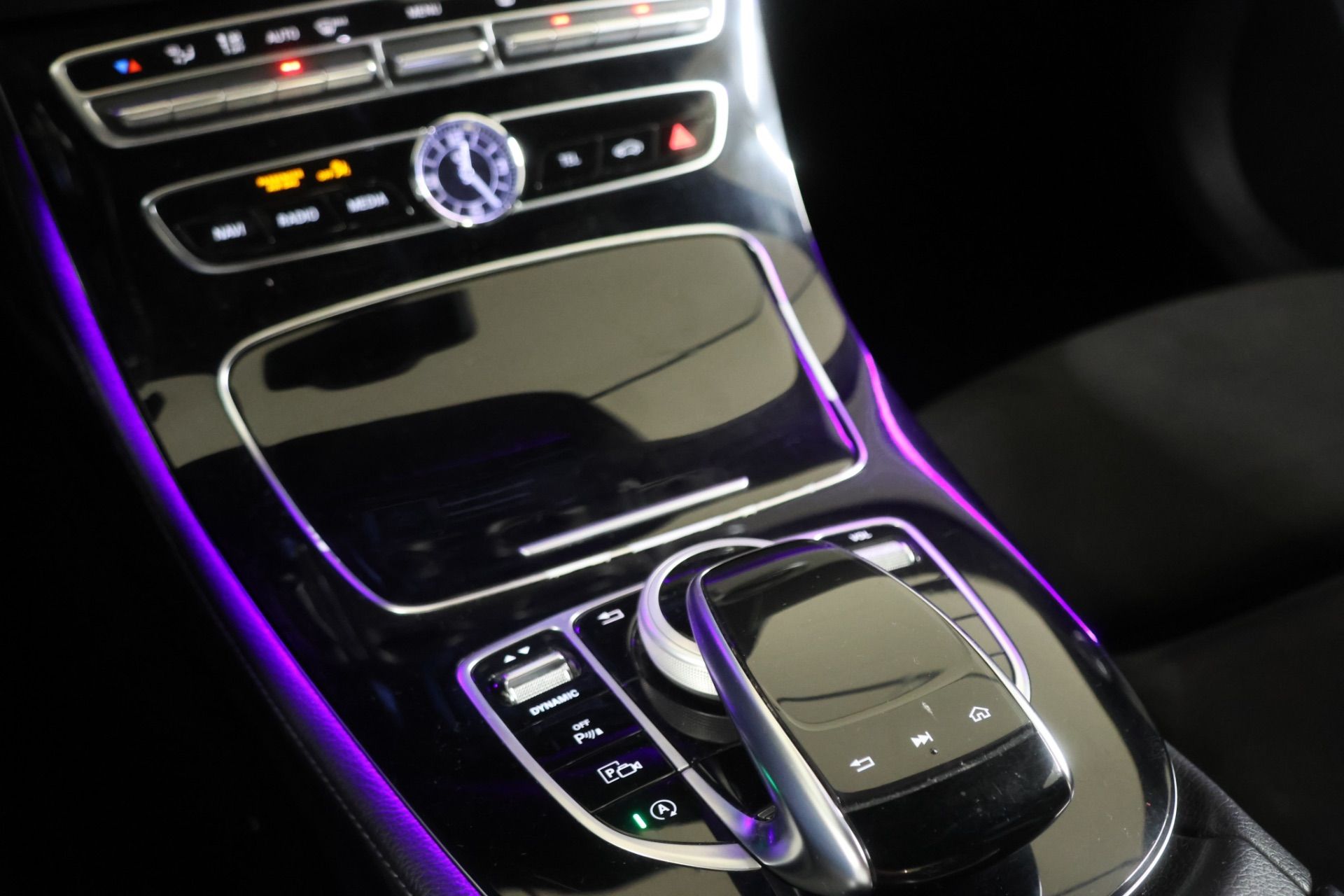 MERCEDES-BENZ E 220 E-Klasse E 220 d AMG Line-image-9
