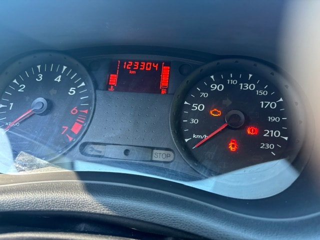 RENAULT Clio 1.2 16V Yahoo-image-6