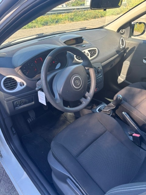RENAULT Clio 1.2 16V Yahoo-image-7