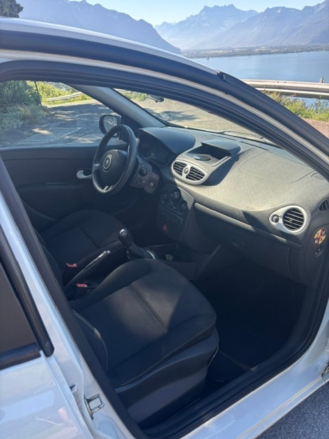 RENAULT Clio 1.2 16V Yahoo-image-3