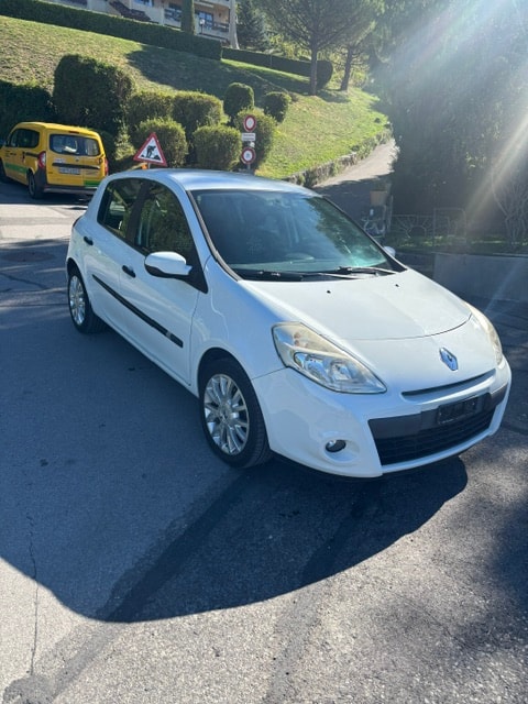 RENAULT Clio 1.2 16V Yahoo-image-2