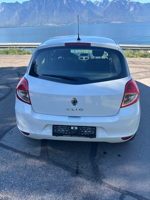 RENAULT Clio 1.2 16V Yahoo-image-5