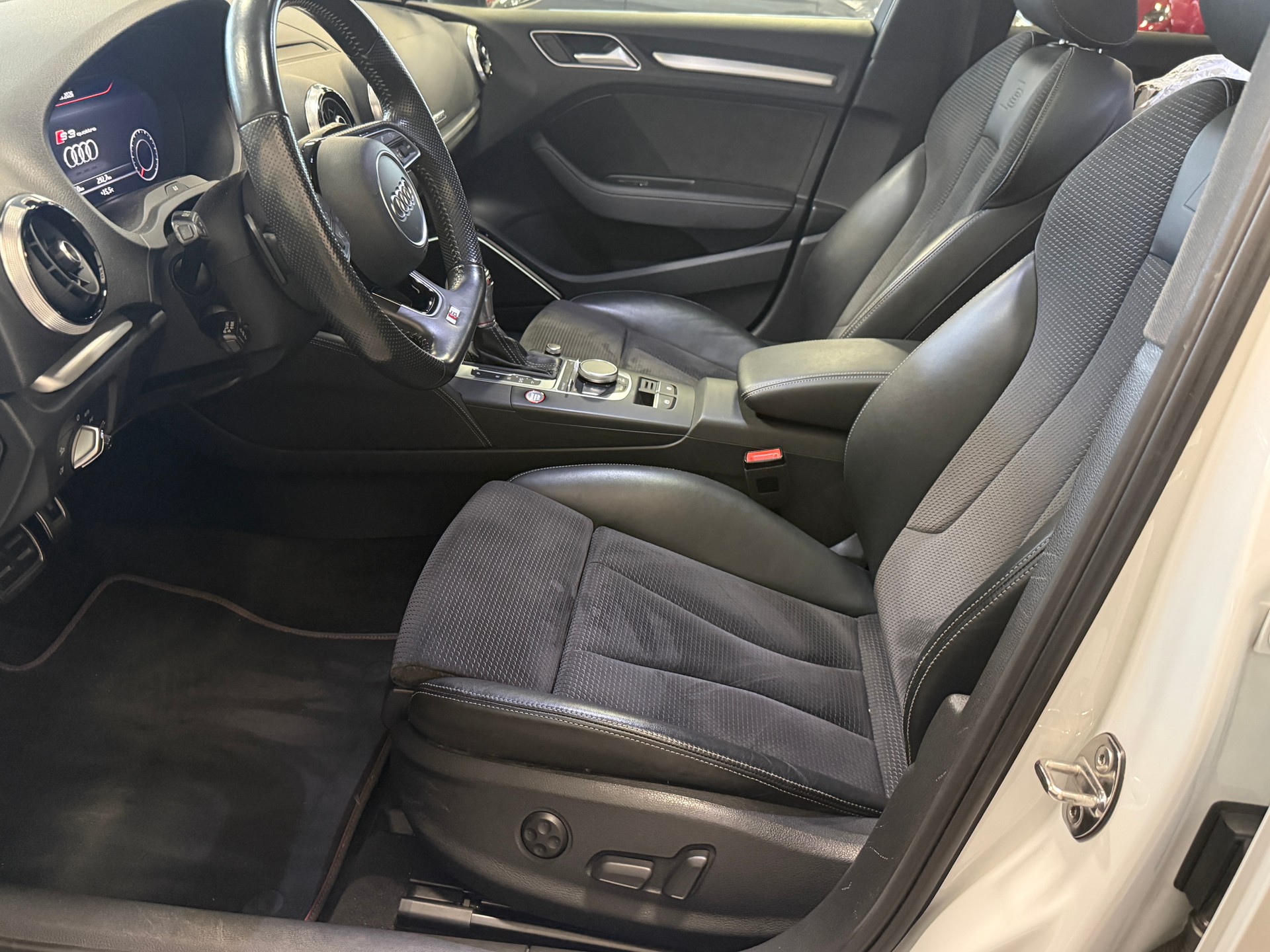 AUDI S3 Sportback 2.0 TFSI quattro S-tronic-image-8