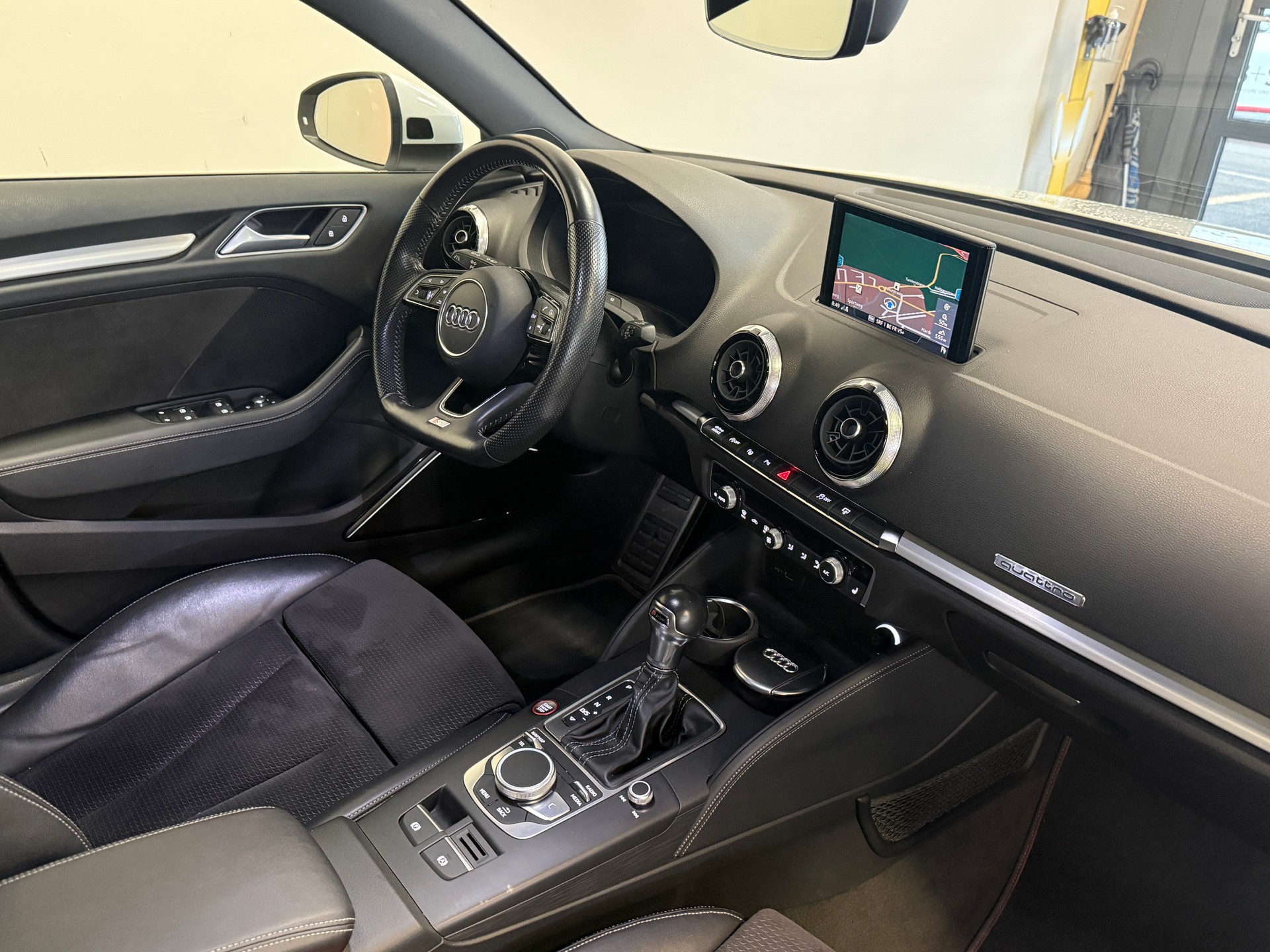 AUDI S3 Sportback 2.0 TFSI quattro S-tronic-image-7