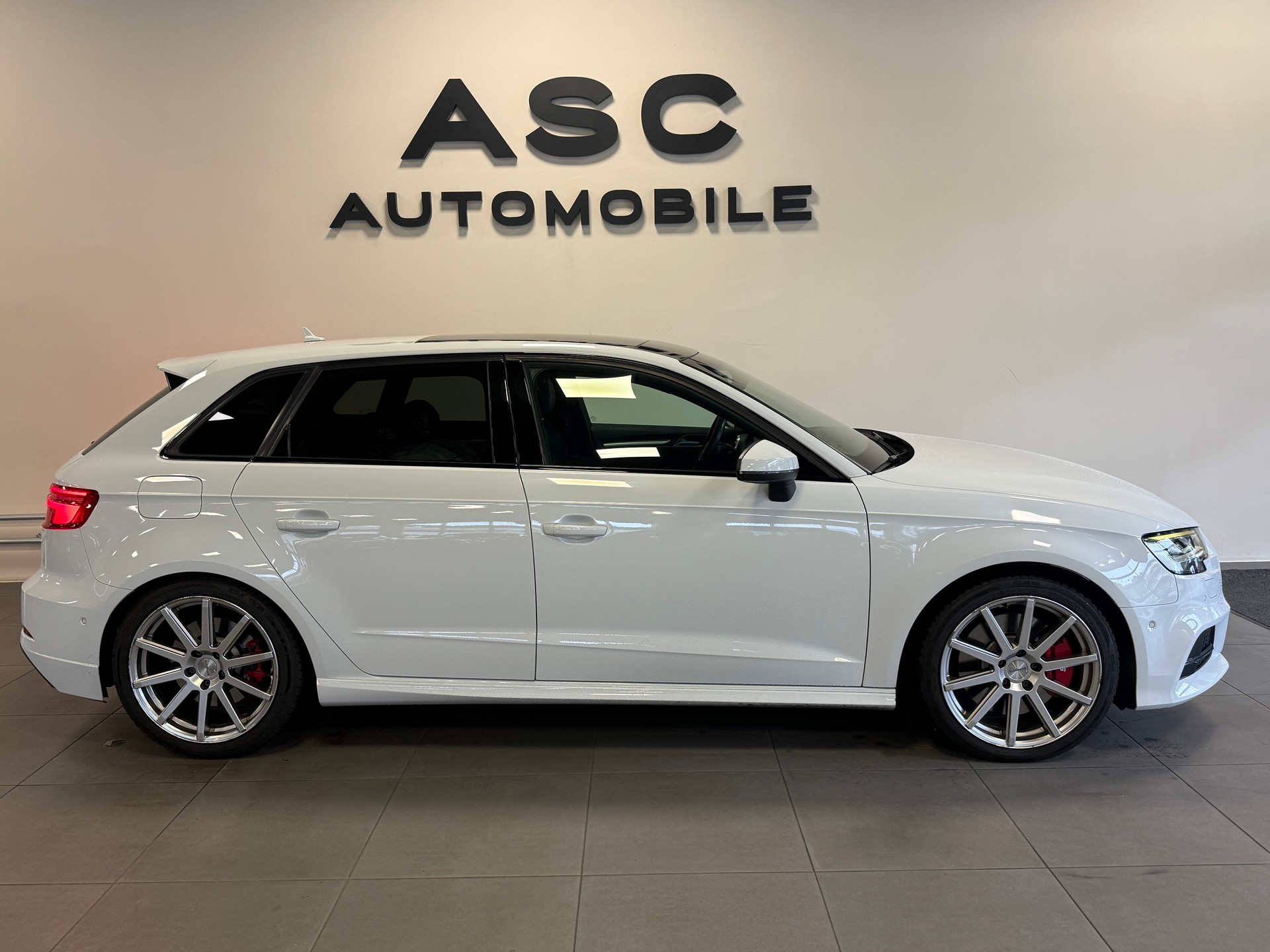 AUDI S3 Sportback 2.0 TFSI quattro S-tronic-image-2
