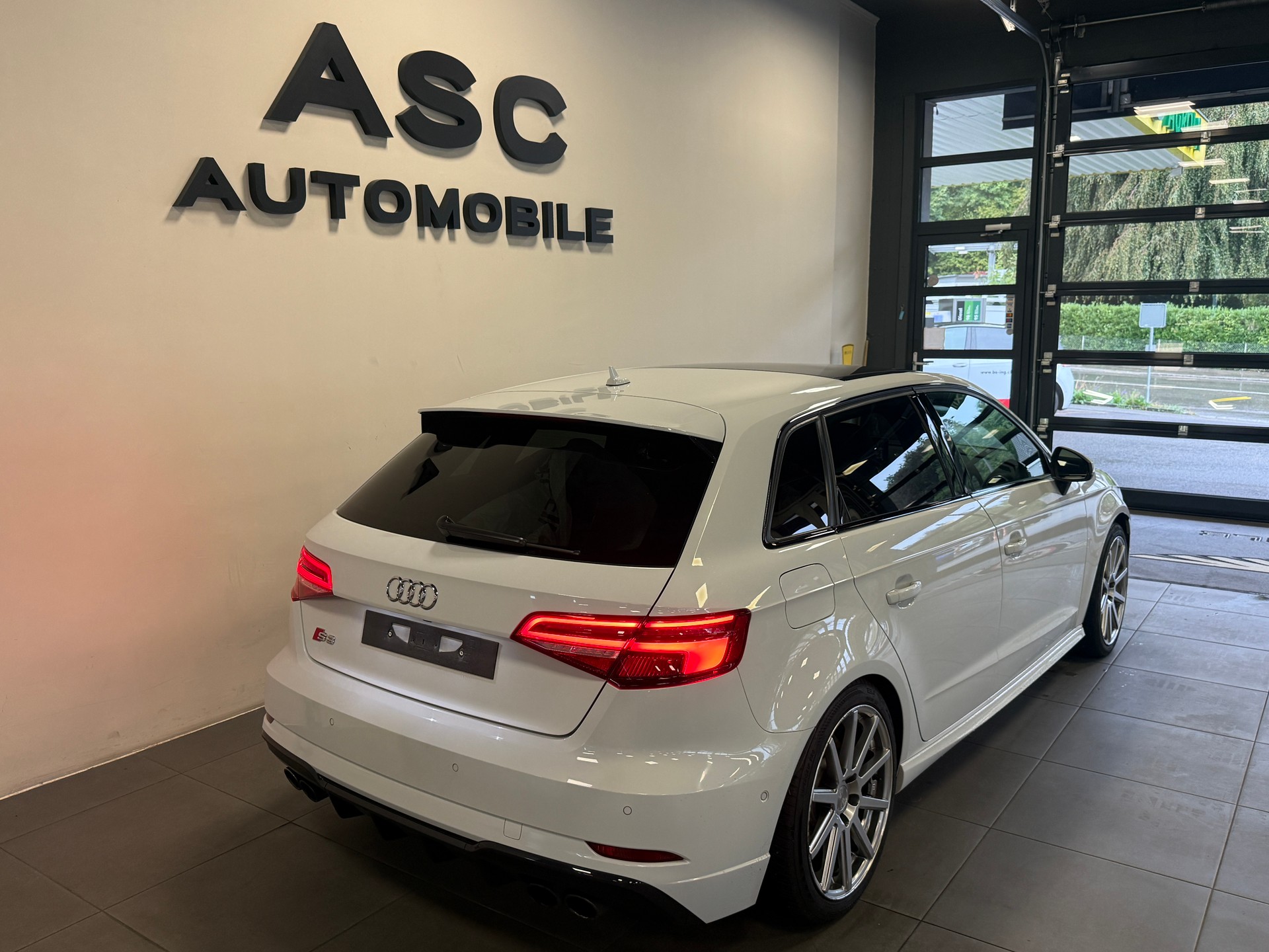 AUDI S3 Sportback 2.0 TFSI quattro S-tronic-image-3