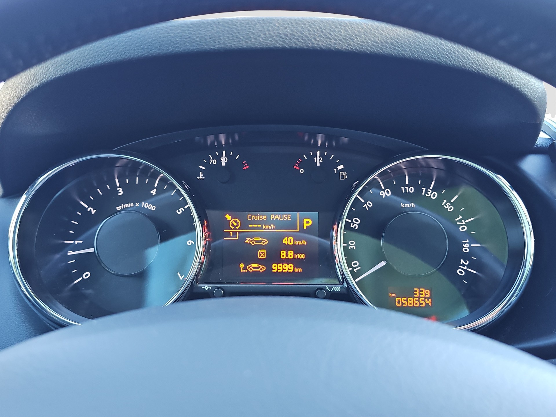 PEUGEOT 3008 1.6 16V T Allure Tiptronic-image-13