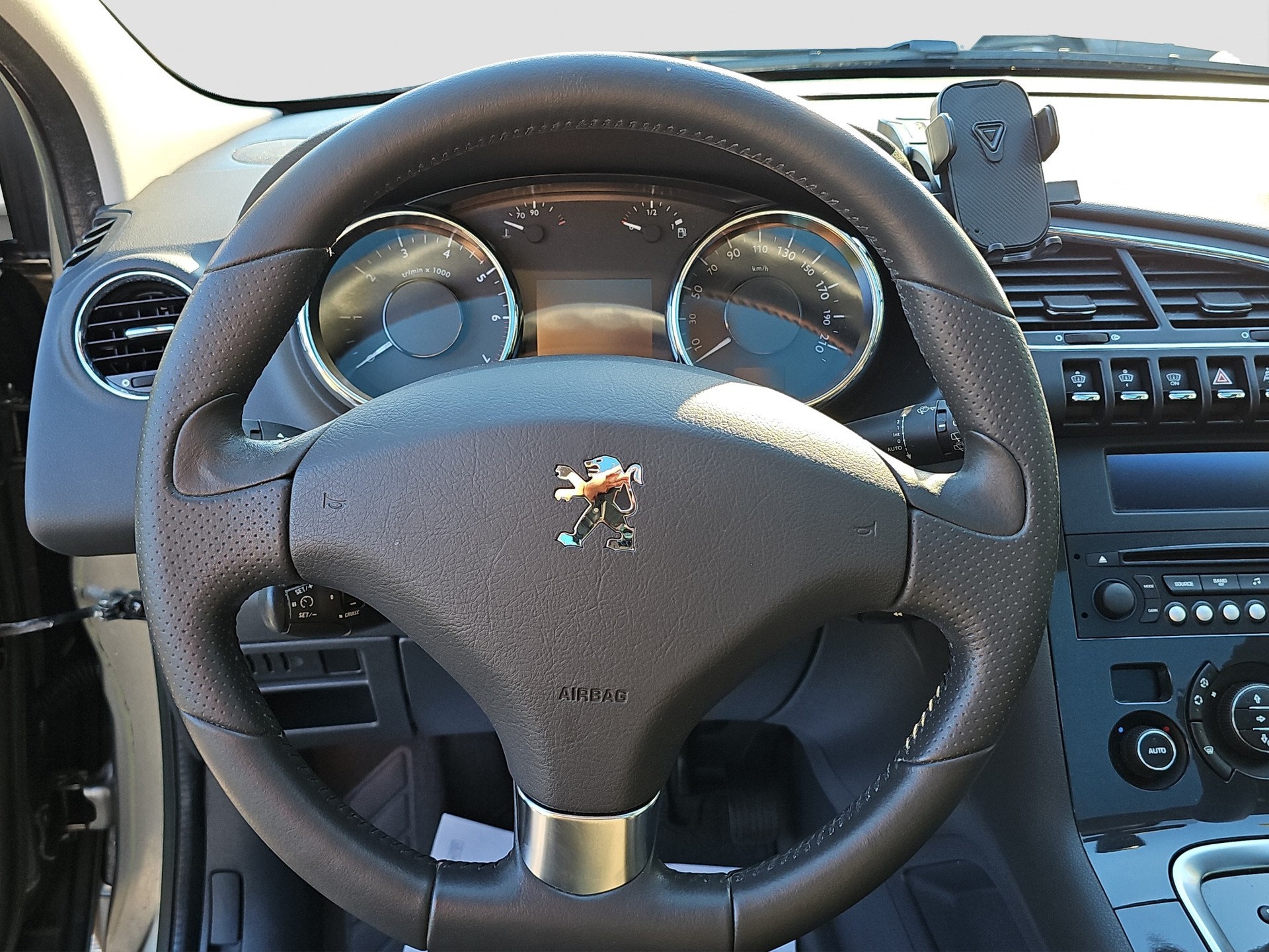 PEUGEOT 3008 1.6 16V T Allure Tiptronic-image-12