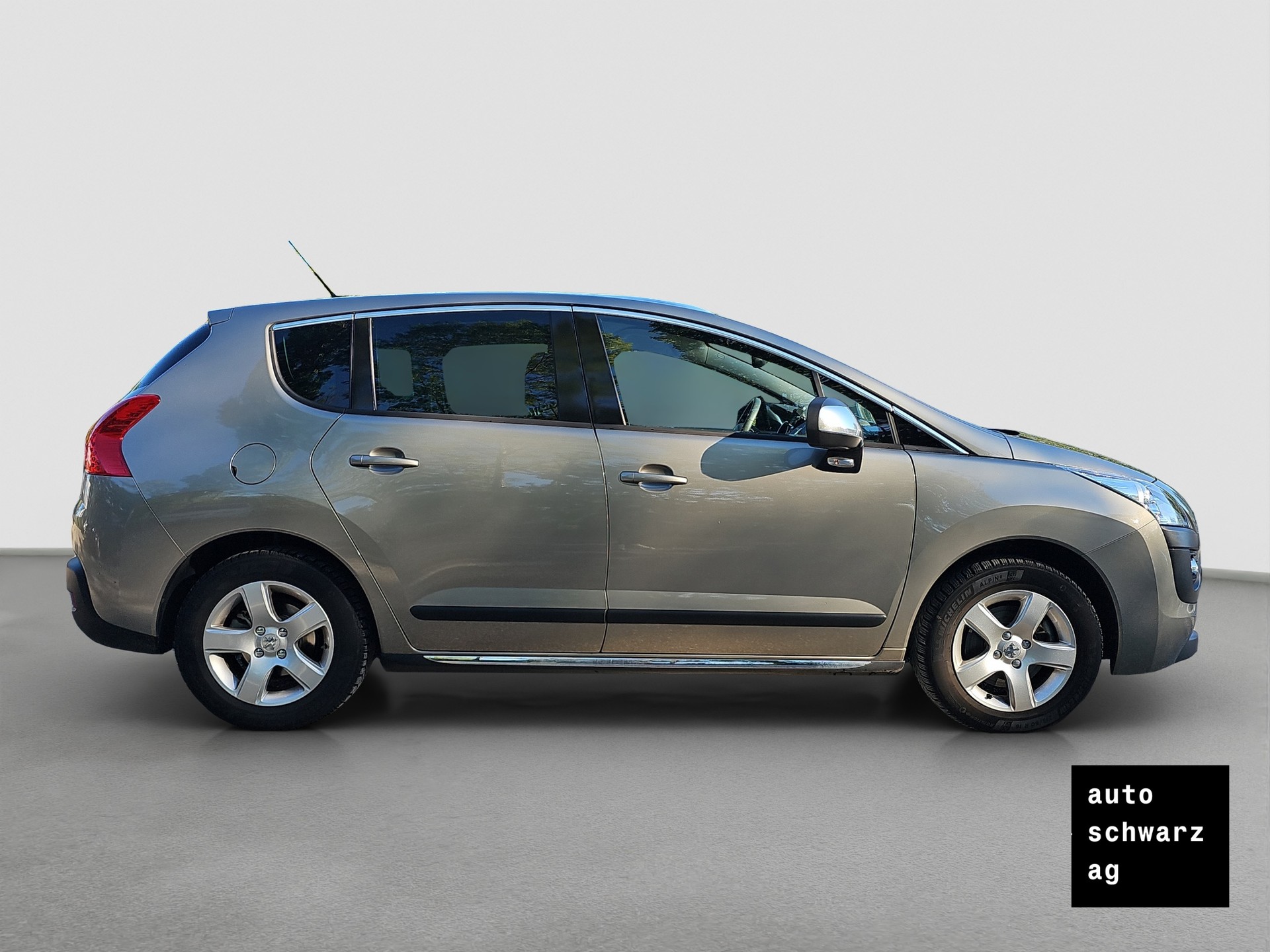 PEUGEOT 3008 1.6 16V T Allure Tiptronic-image-3