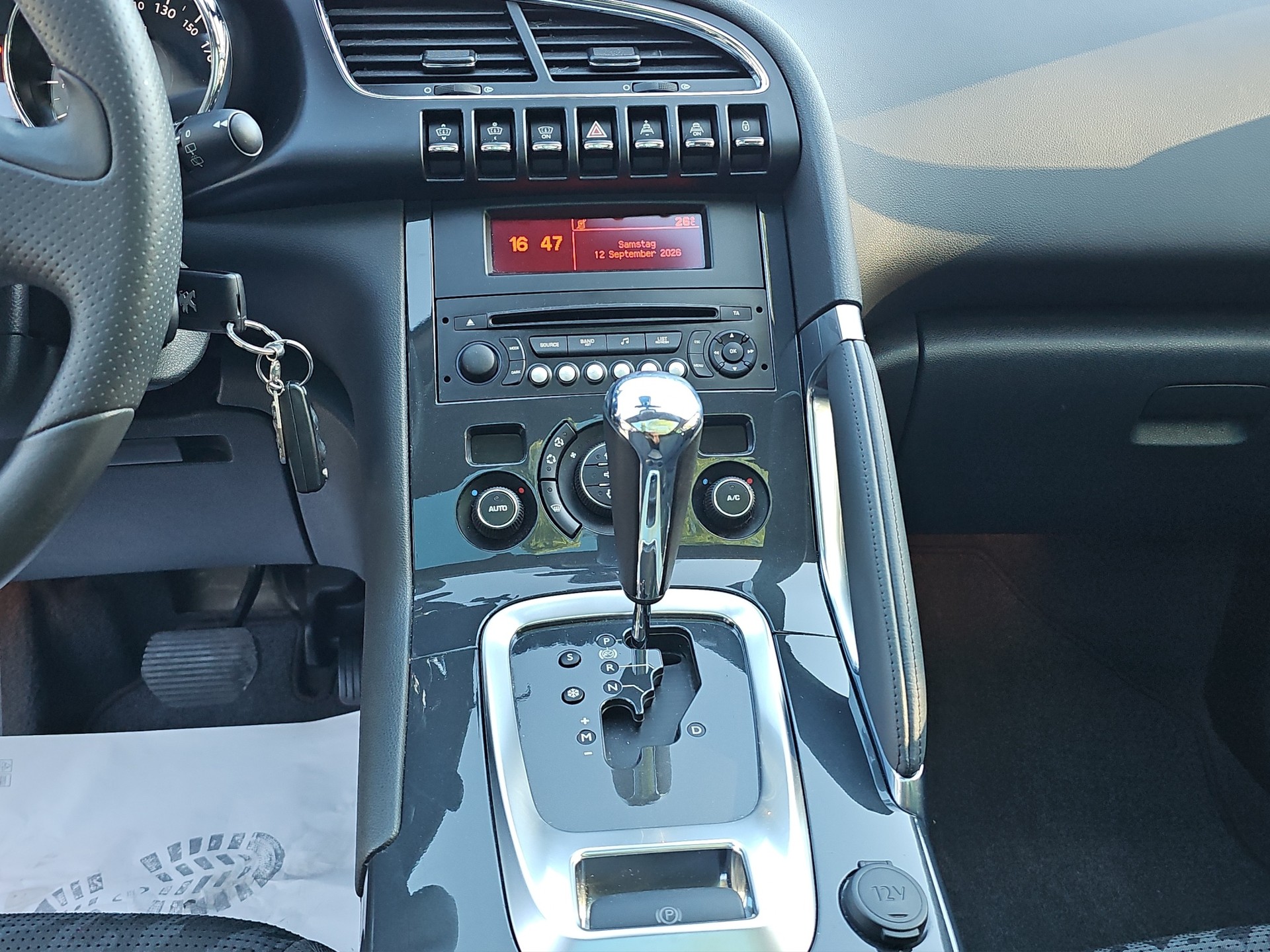 PEUGEOT 3008 1.6 16V T Allure Tiptronic-image-11
