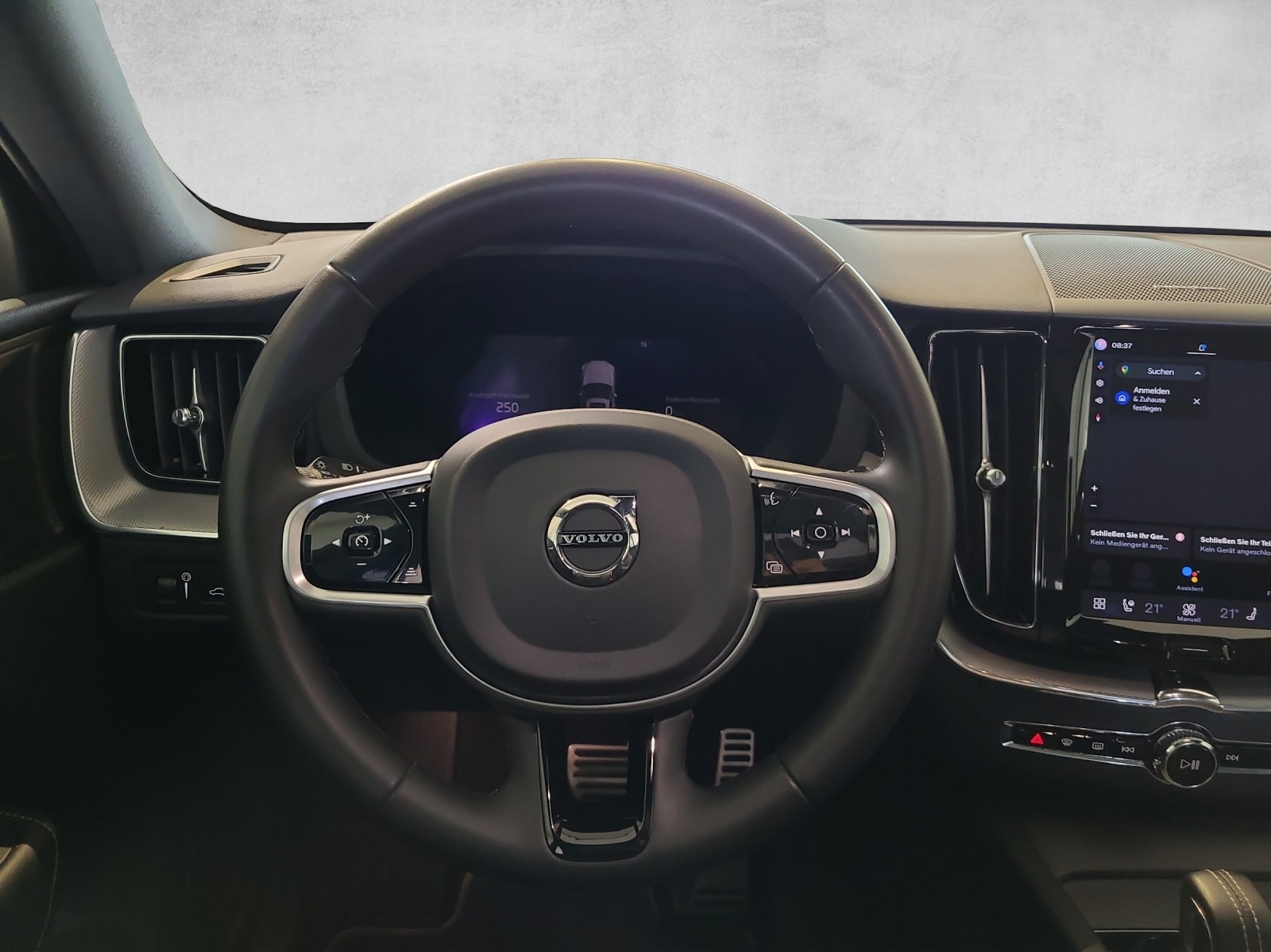 VOLVO XC60 2.0 T8 TE R-Design eAWD-image-4