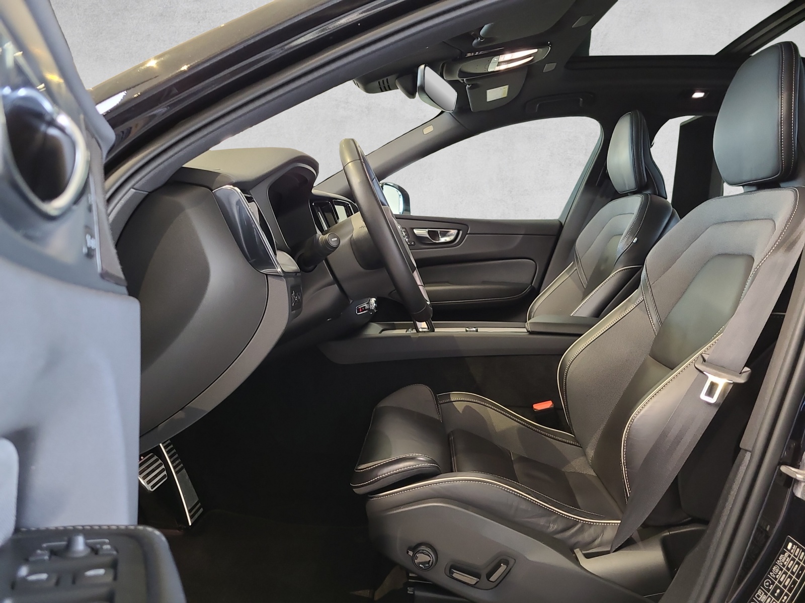 VOLVO XC60 2.0 T8 TE R-Design eAWD-image-14