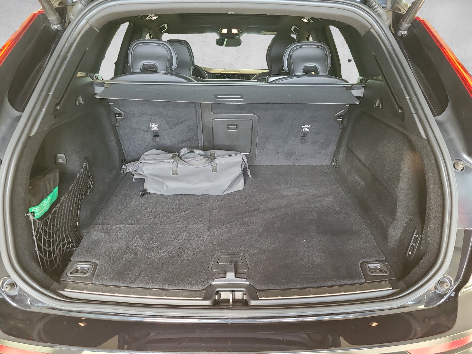 VOLVO XC60 2.0 T8 TE R-Design eAWD-image-5