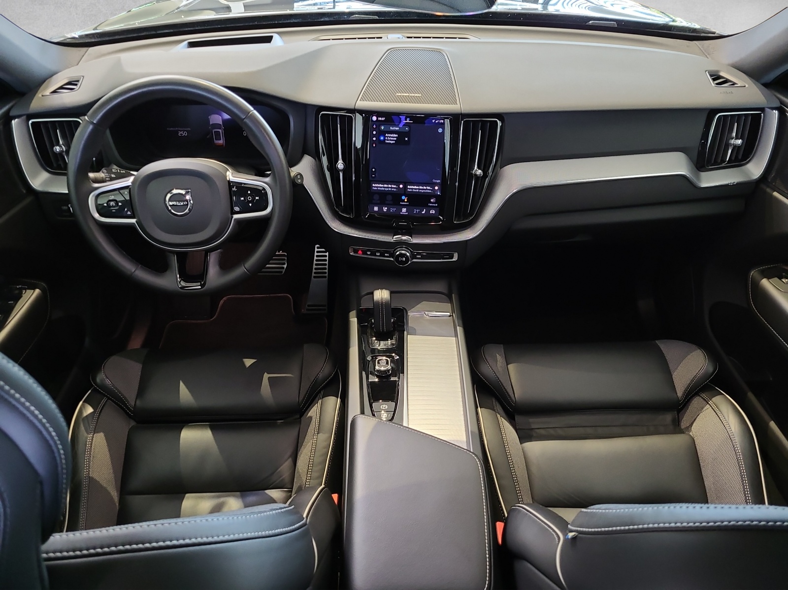 VOLVO XC60 2.0 T8 TE R-Design eAWD-showroom-element-3