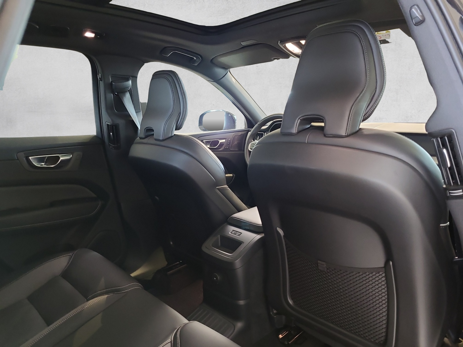 VOLVO XC60 2.0 T8 TE R-Design eAWD-image-6