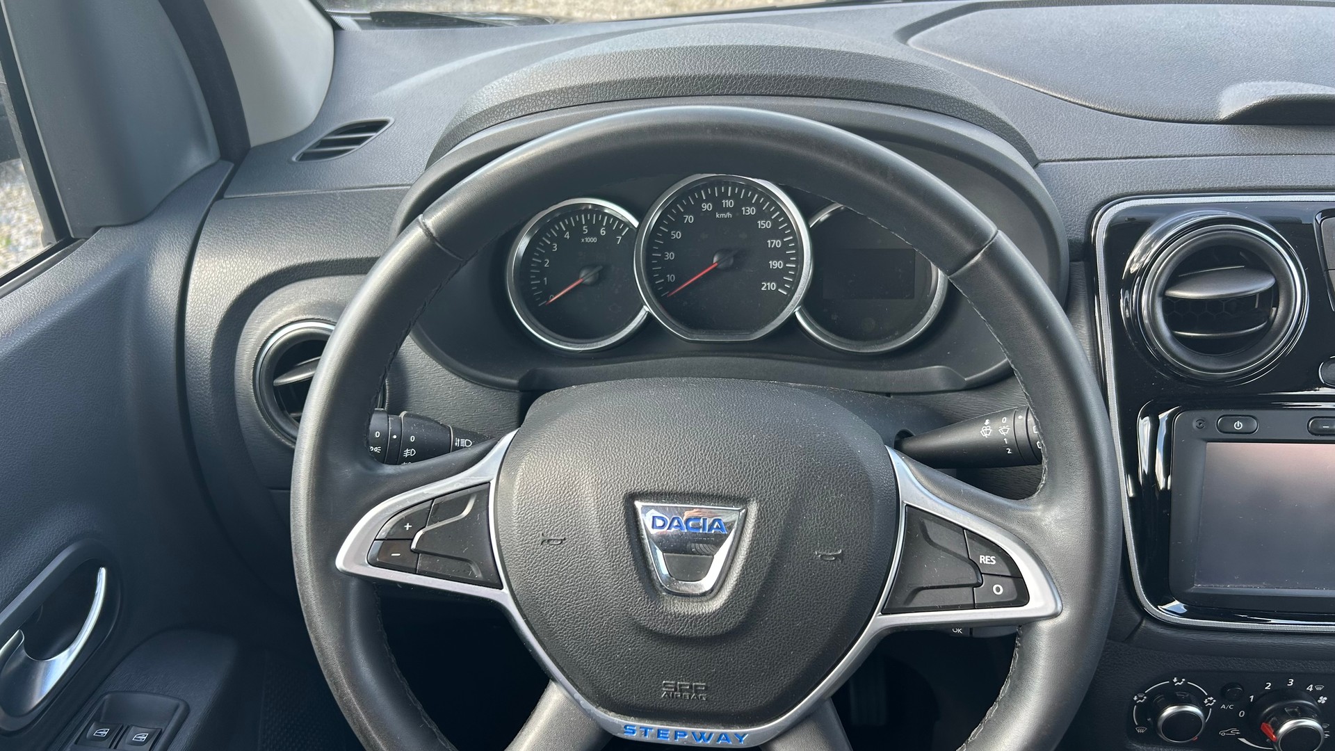 DACIA Lodgy 1.2 T Stepway 7PL-image-2