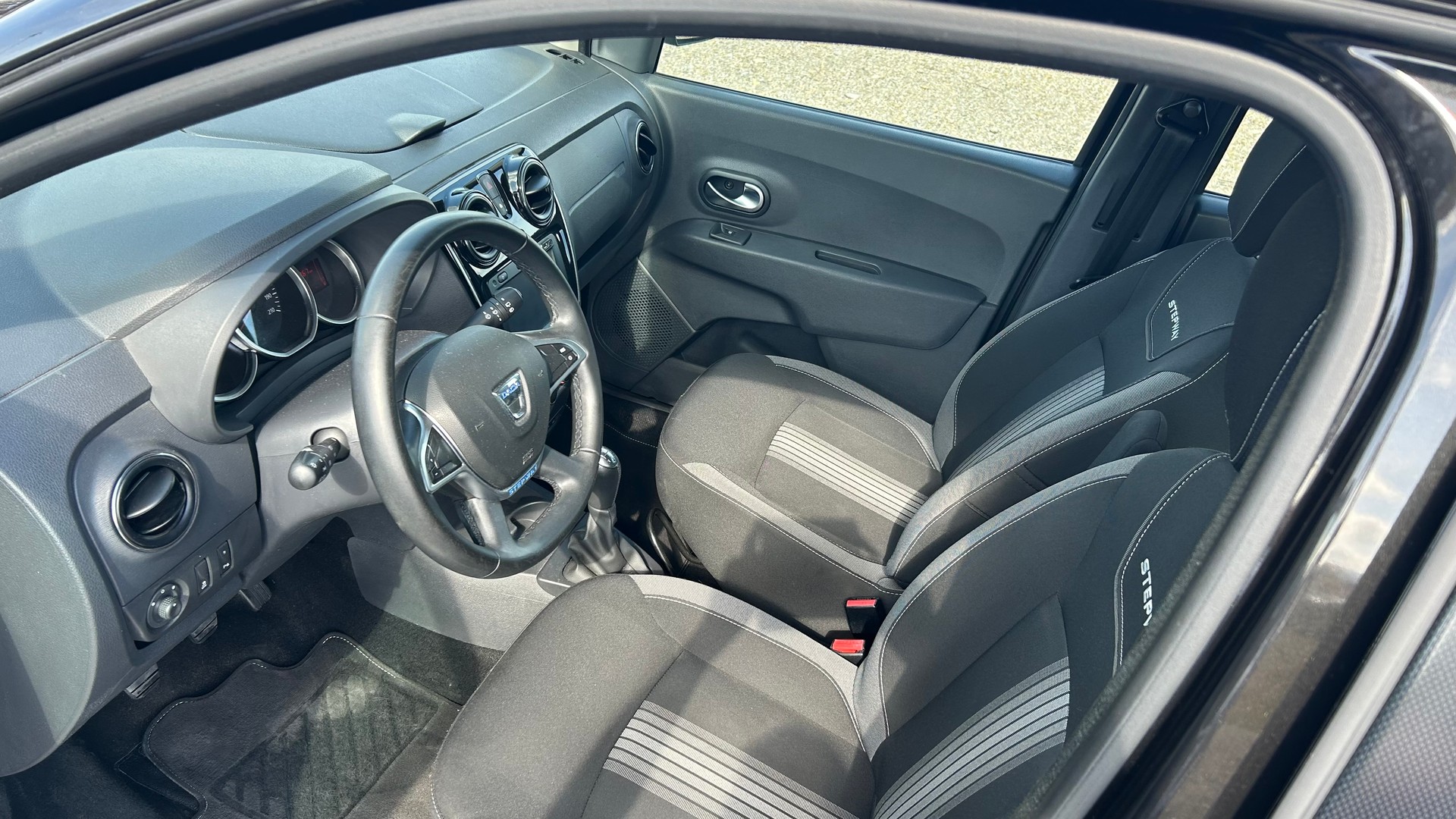 DACIA Lodgy 1.2 T Stepway 7PL-image-1