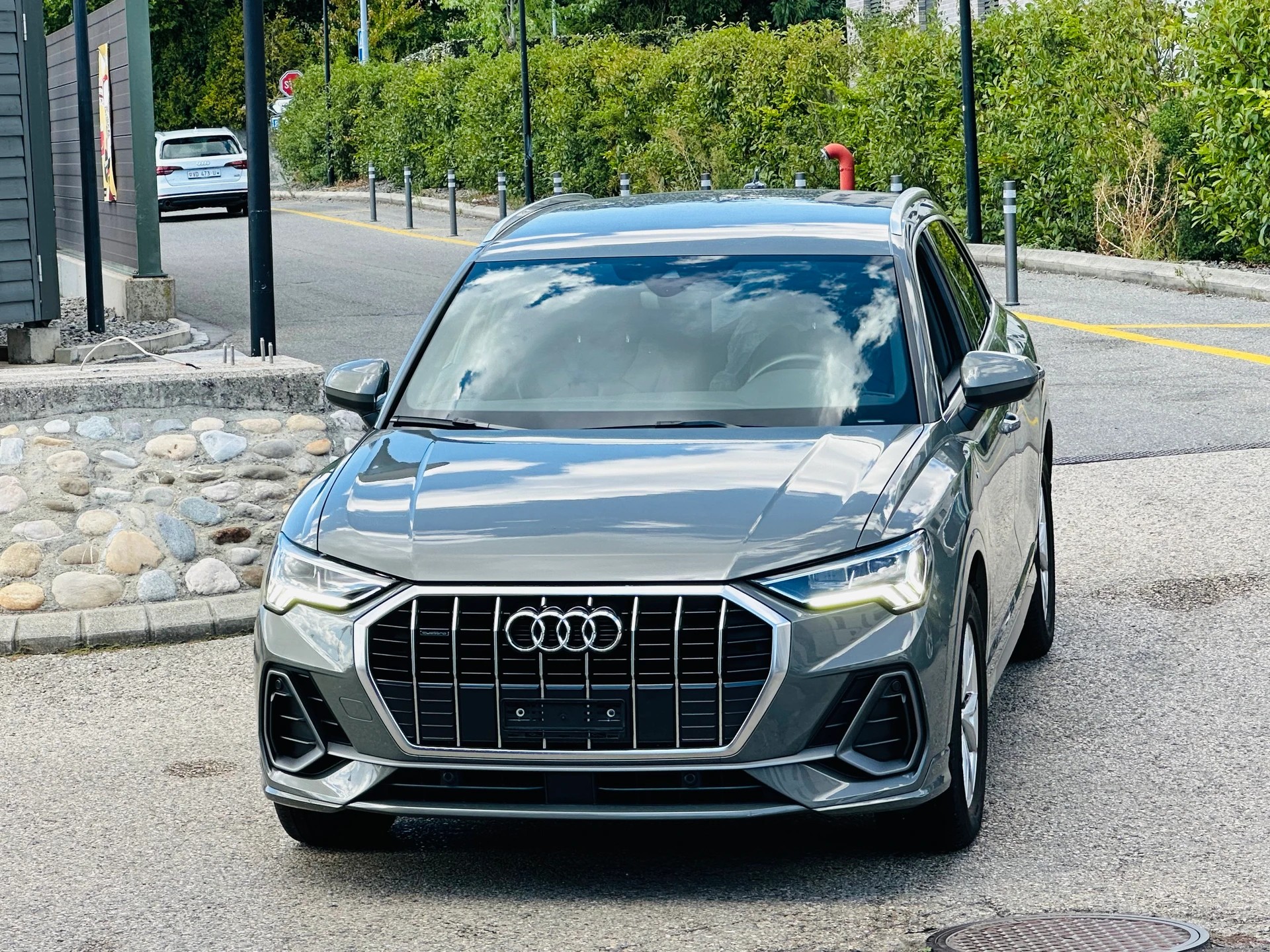 AUDI Q3 40 TFSI quattro S-tronic-image-2