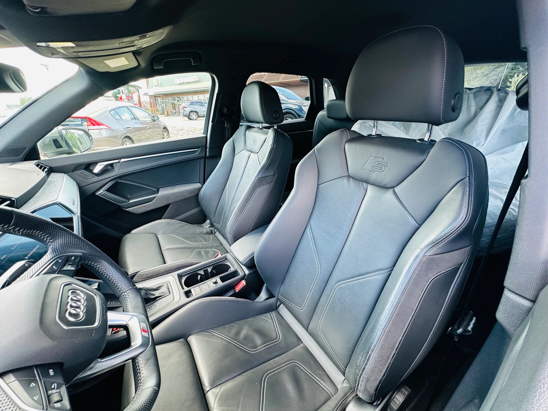 AUDI Q3 40 TFSI quattro S-tronic-image-8