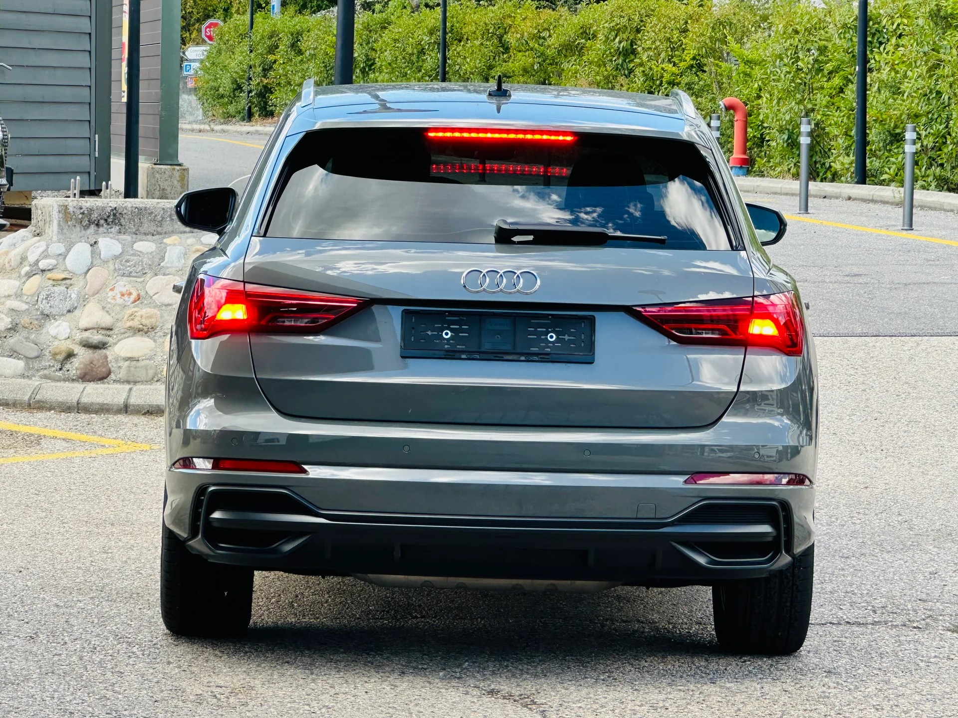 AUDI Q3 40 TFSI quattro S-tronic-image-6