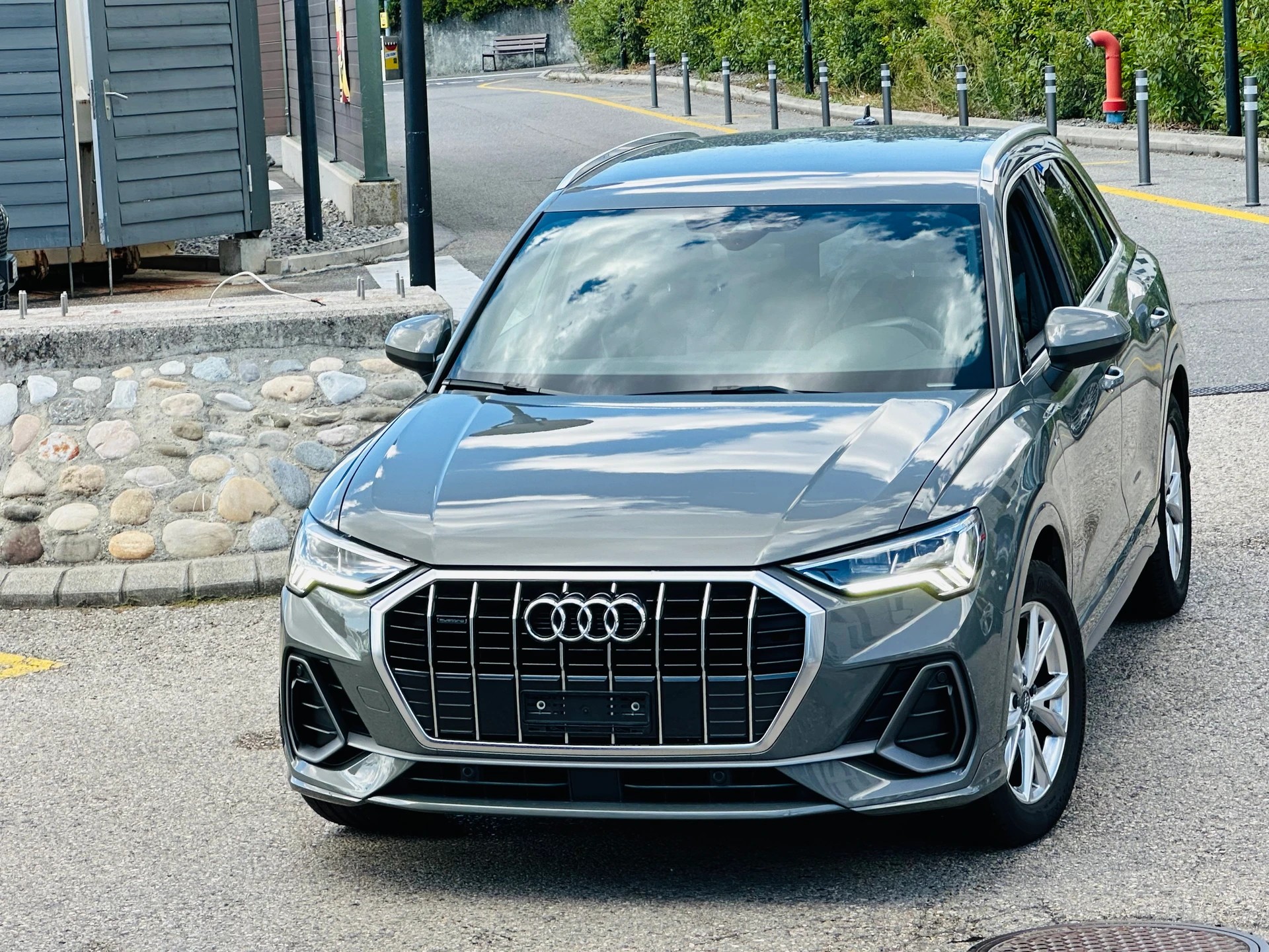 AUDI Q3 40 TFSI quattro S-tronic-image-0