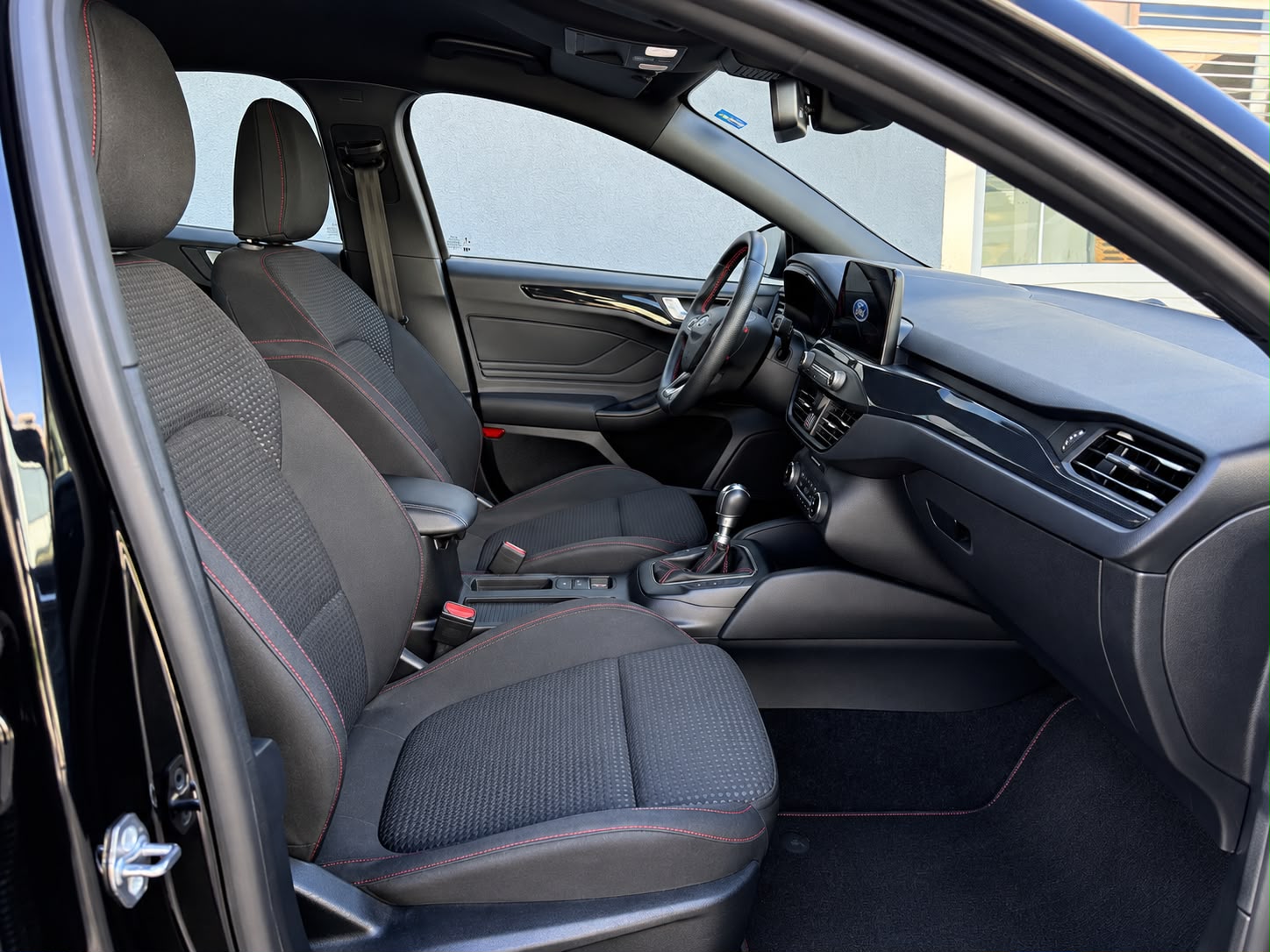 FORD Focus 1.0 SCTi ST Line-image-19