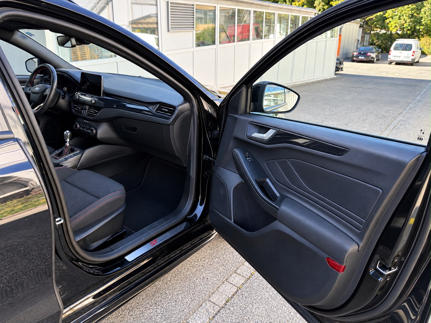 FORD Focus 1.0 SCTi ST Line-image-18