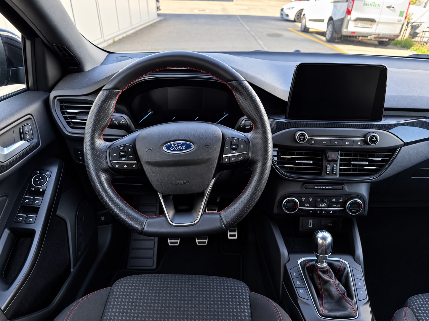 FORD Focus 1.0 SCTi ST Line-image-10