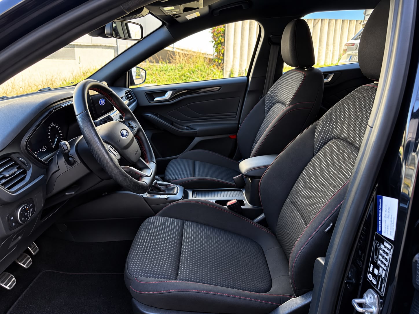 FORD Focus 1.0 SCTi ST Line-image-17