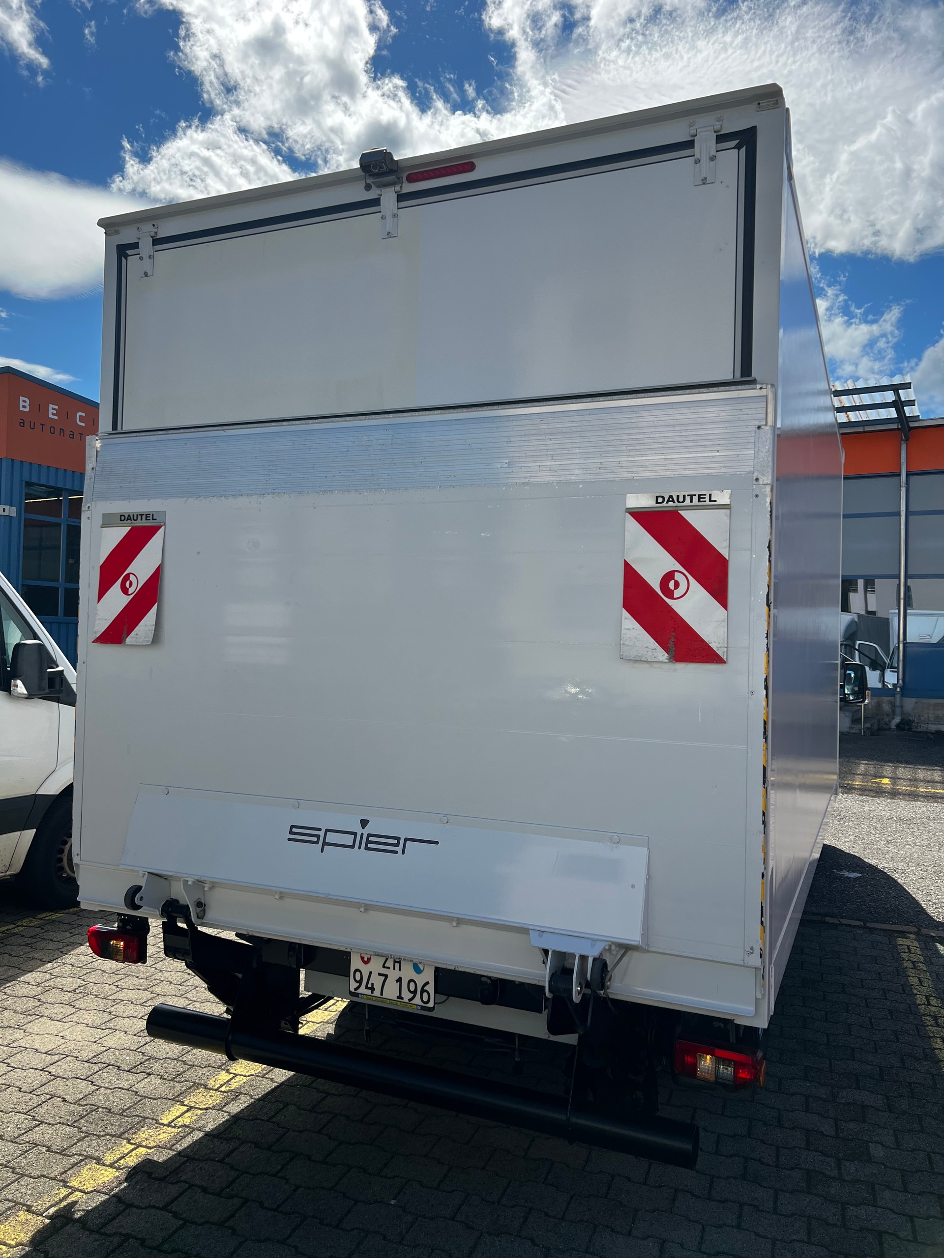 MERCEDES-BENZ 2.2-image-1