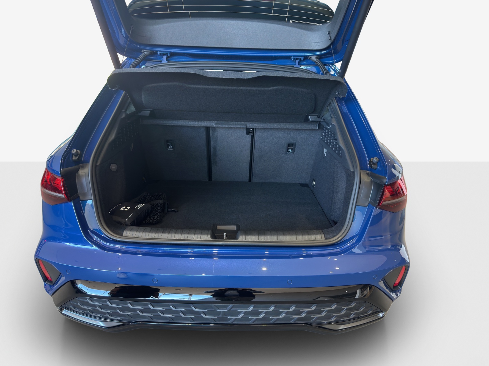 AUDI A3 Sportback TFSI 110 kW S line Attraction S tronic-image-12