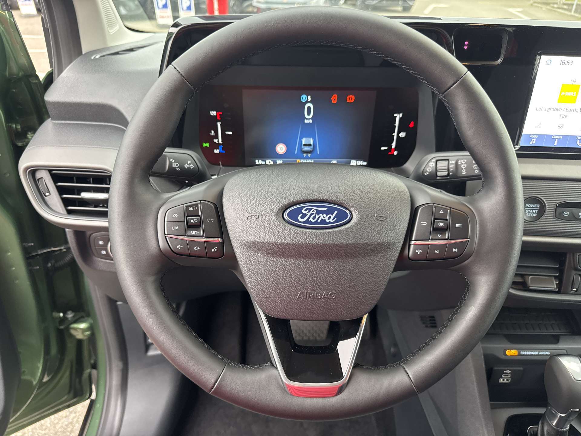 FORD Tourneo Courier 1.0 EcoBoost Titanium Automat-image-15